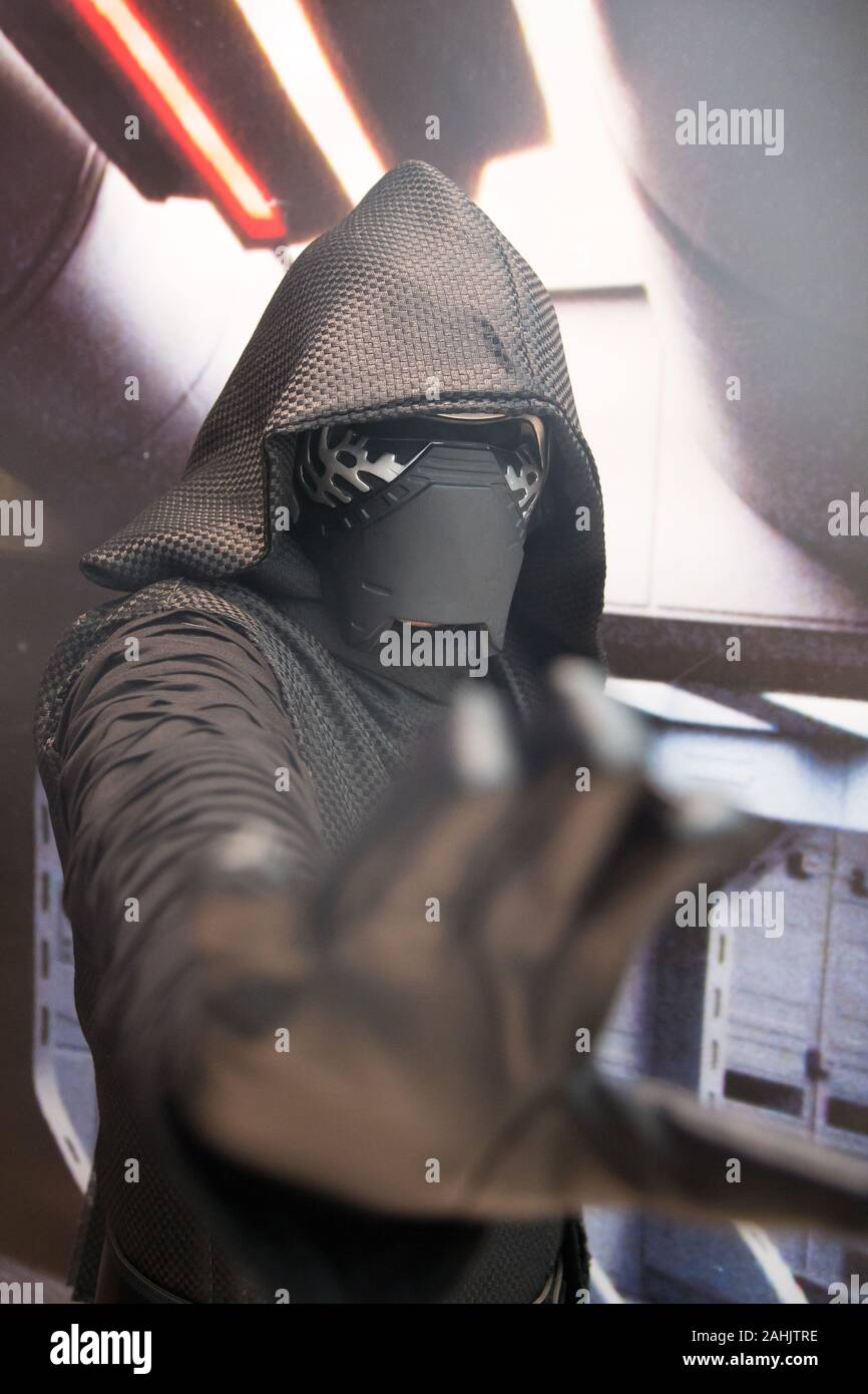 Star Wars Fan verkleidet als Kylo Ren während eines "Star Wars"-Fans treffen Forcecon 2019. Wejherowo, Polen. 21. Dezember 2019 © wojciech Strozyk/Alamy Stoc Stockfoto