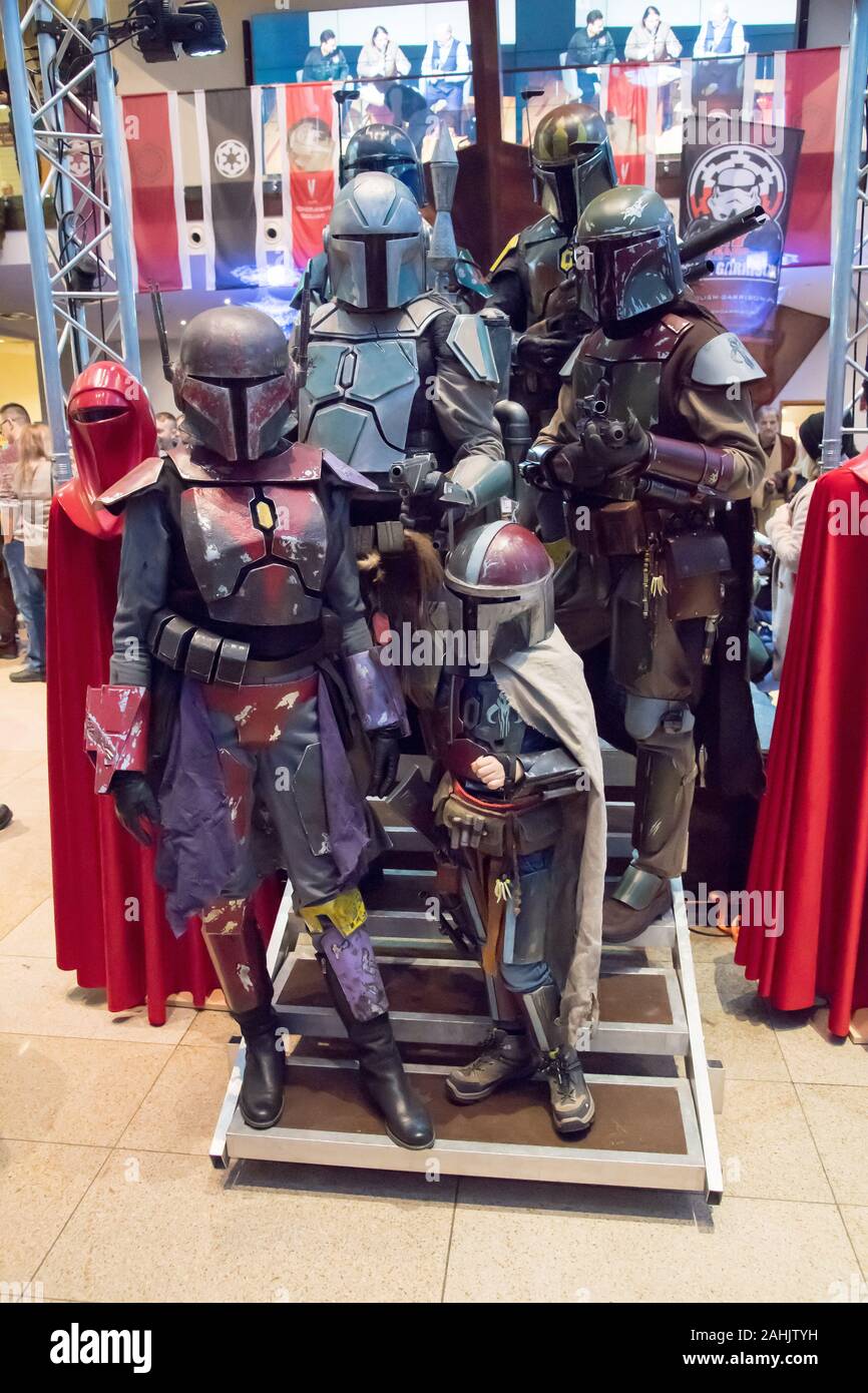 Star Wars Fans gekleidet wie Mandalorians während eines "Star Wars"-Fans treffen Forcecon 2019. Wejherowo, Polen. 21. Dezember 2019 © wojciech Strozyk/Alamy Stockfoto