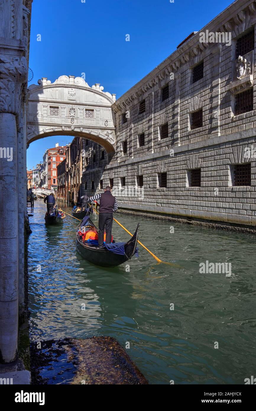 Ponte dei Sospiri (Brücke der Sehenswürdigkeiten) in Venedig, Italien Stockfoto