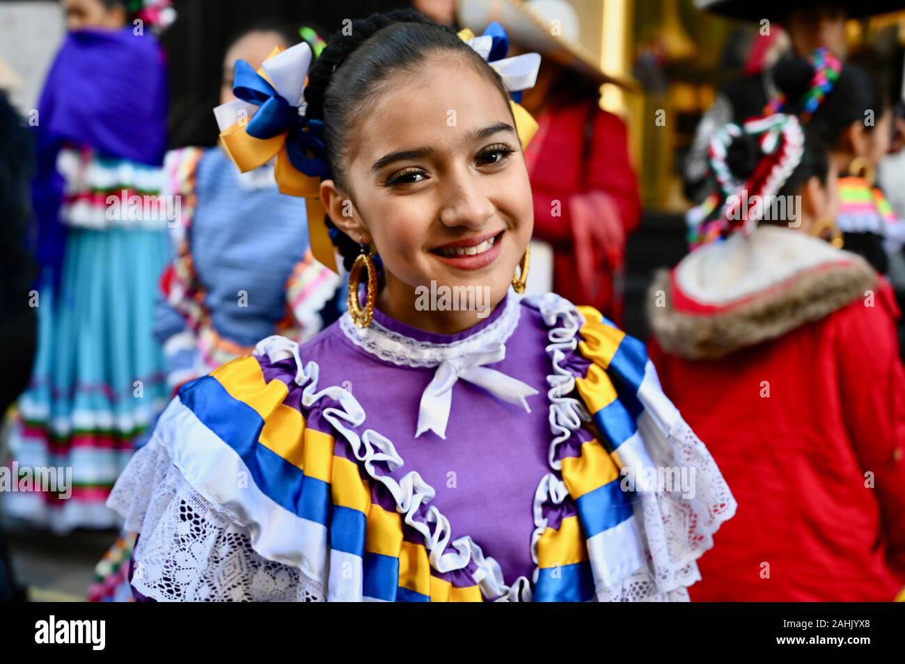 Darsteller aus Karneval del Pueblo. Vorschau Veranstaltung, LNYDP@Covent Garden. Einige der besten Darsteller LNYDP's trat begannen die Feierlichkeiten. Covent Garden, London. Großbritannien Stockfoto
