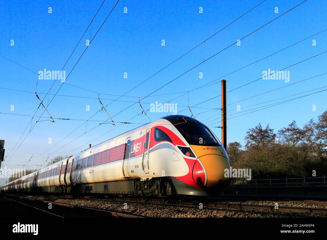 LNER Azuma Zug, Klasse 800, East Coast Main Line Railway, Huntingdon, Cambridgeshire, England, Großbritannien Stockfoto