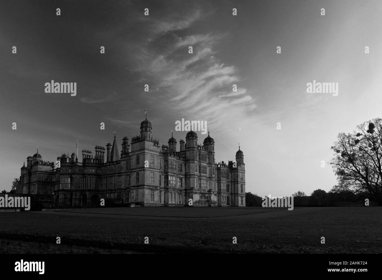 Herbst Sonnenuntergang Farben, Burghley House, elisabethanische Herrenhaus an der Grenze von Cambridgeshire und Lincolnshire, England, Großbritannien Stockfoto