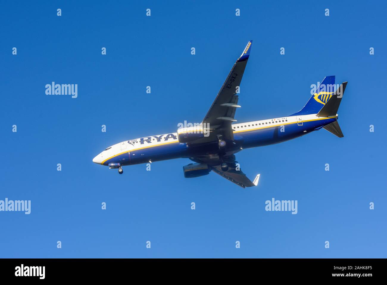 Ryanair Passage Airline bereitet sich auf die Landung am Flughafen East Midlands, UK. Stockfoto