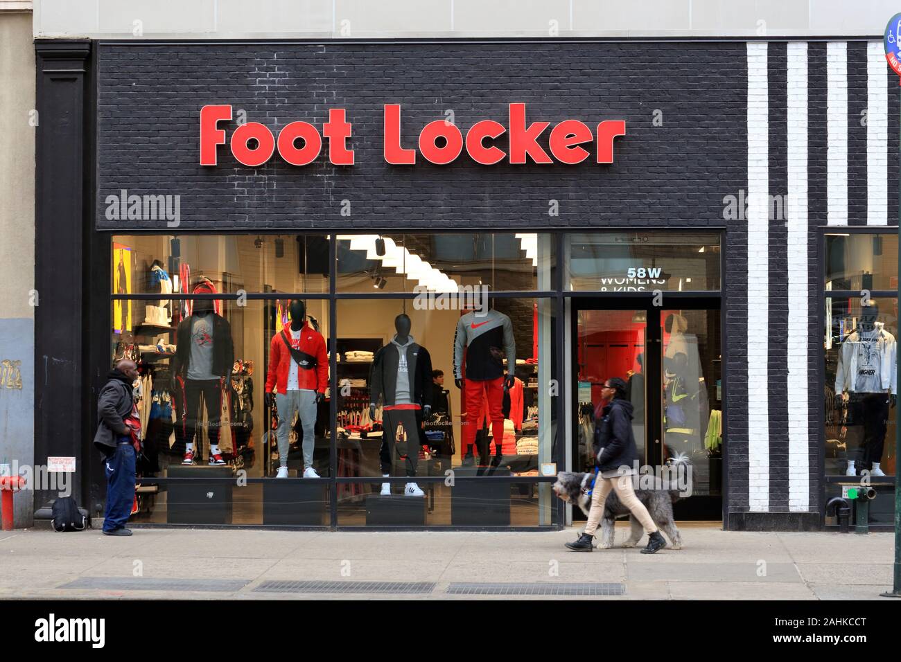 Foot Locker, 58 West 14th Street, New York, NY. aussen Storefront von Schuhgeschäft und athletische Abnutzung in Manhattan. Stockfoto