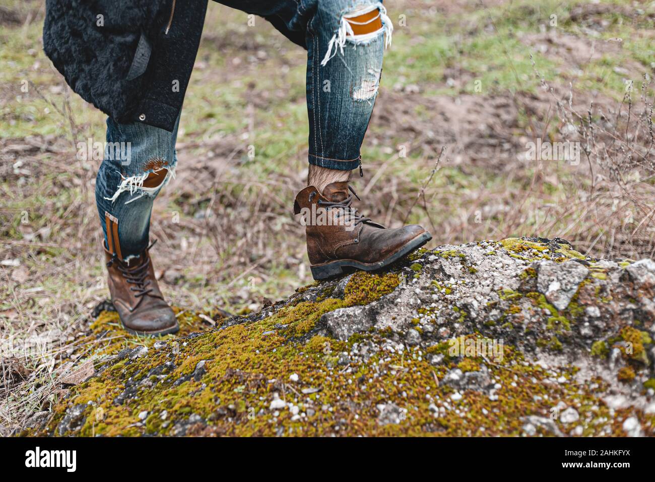 Guy wandern in Bequeme Wanderschuhe. Stiefel close-up Foto. Stockfoto
