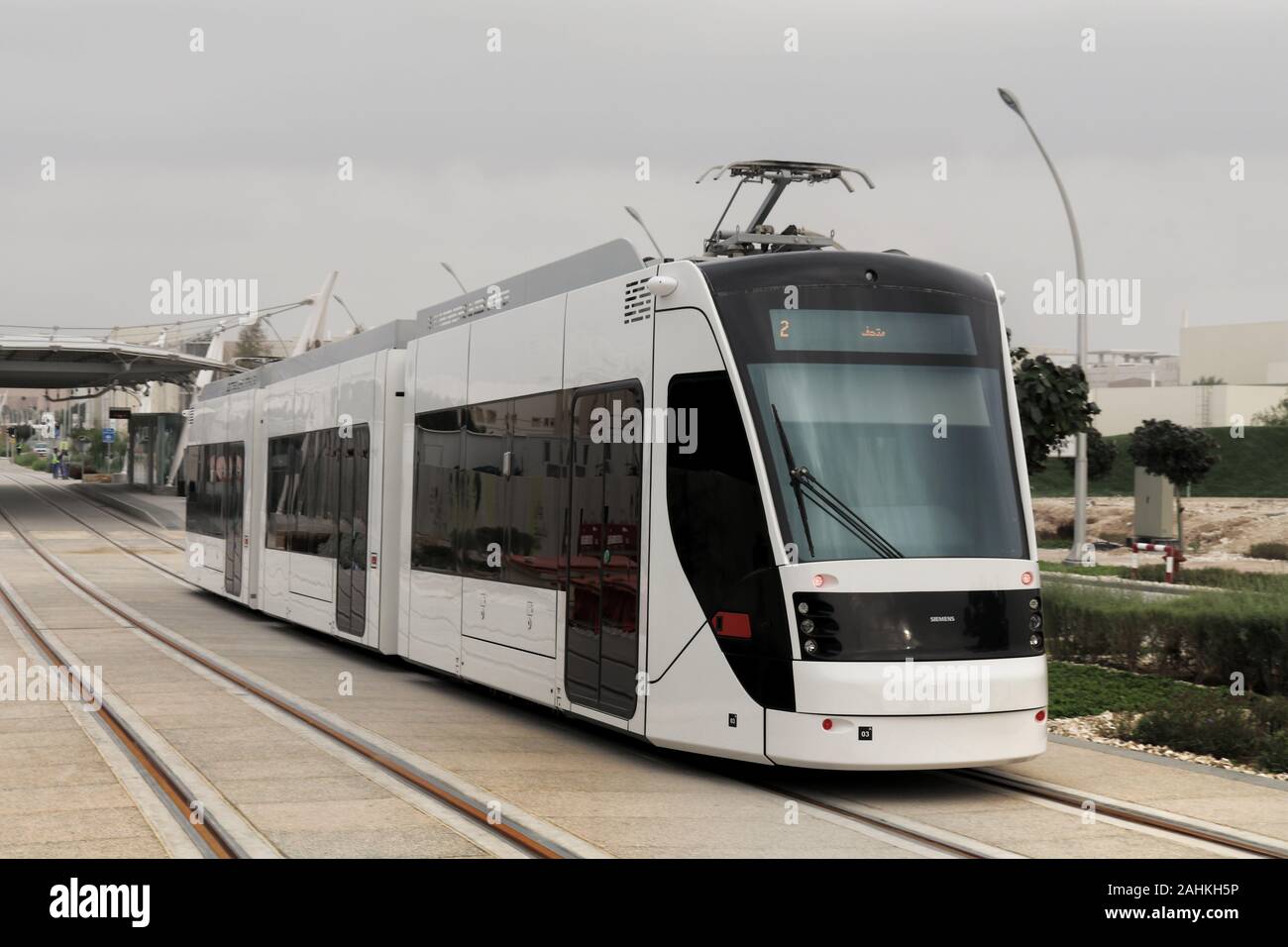 Die Qatar Foundation (QF) hat die Straßenbahn Education City ins Leben gerufen - ein bahnbrechendes Verkehrssystem, das eine neue Form nachhaltiger Reisen nach Katar ermöglicht Stockfoto