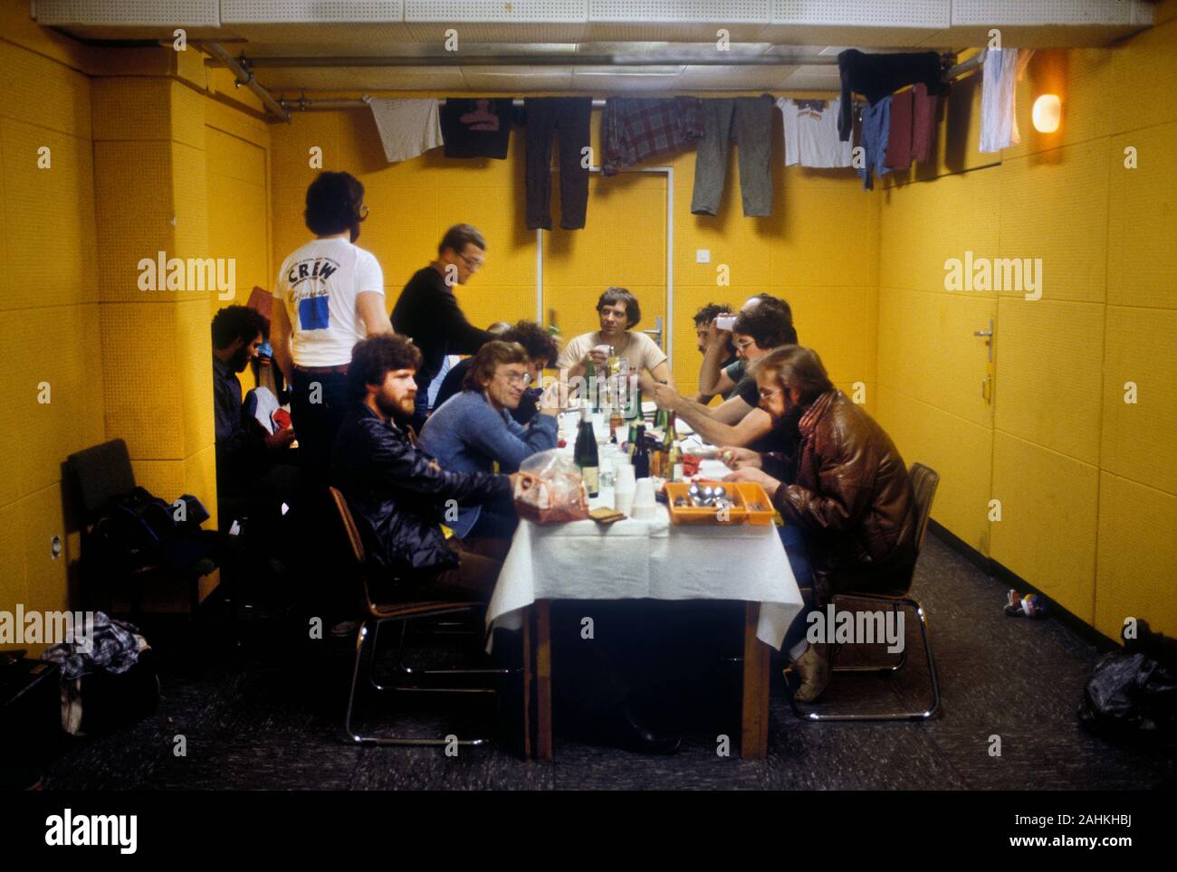 Road Crew backstage auf Genesis. Abacab tour Konzert in München Olympiahalle 1981 Stockfoto