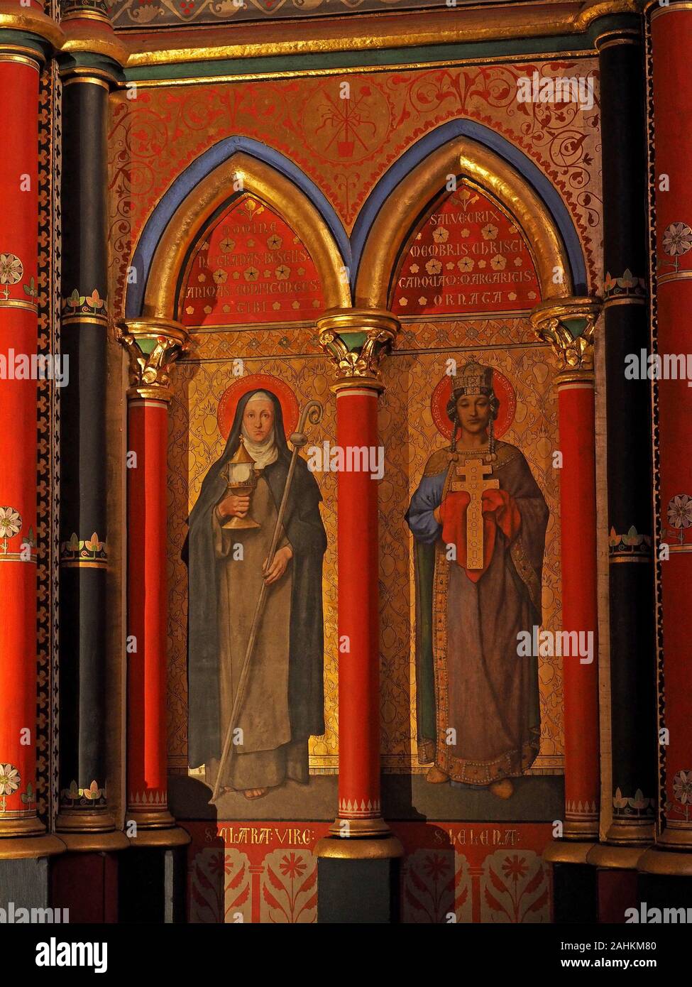 Detail der Kathedrale der Heiligen Maria von Bayonne aka Bayonne Kathedrale mit feinen Farben von Panels nach der Sanierung - Bayonne, Frankreich, Europa Stockfoto