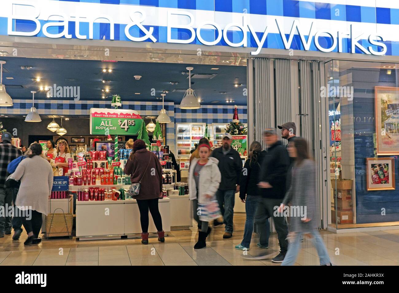 Bath And Body Works Springhurst Louisville Ky Von Bath und Body Works zeichnet feiertagkäufer an den Store in der