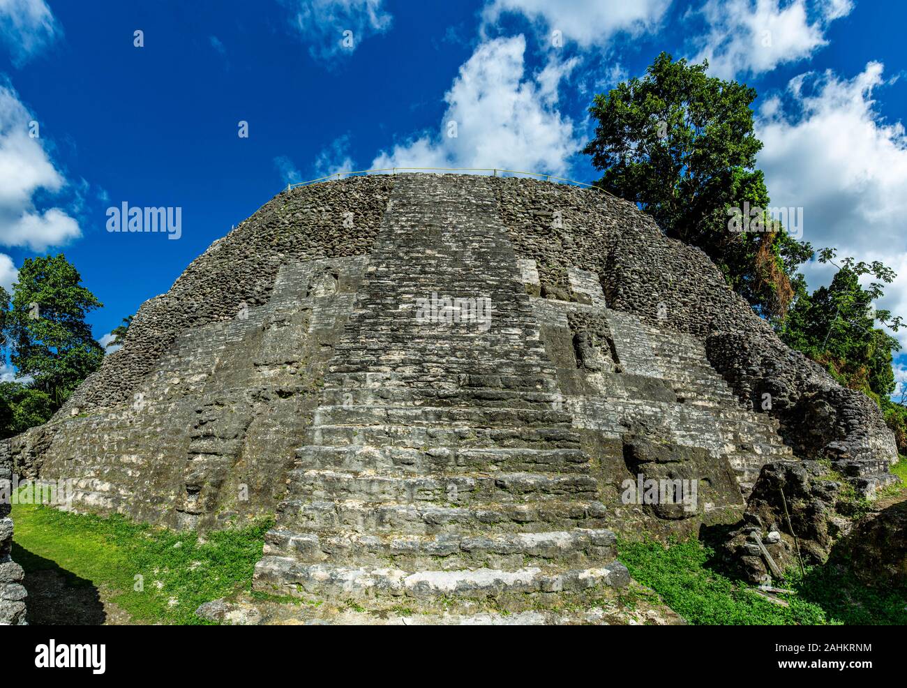 Lamanai archäologische reserve Maya Ruinen hohe Tempel Belize Dschungel Stockfoto
