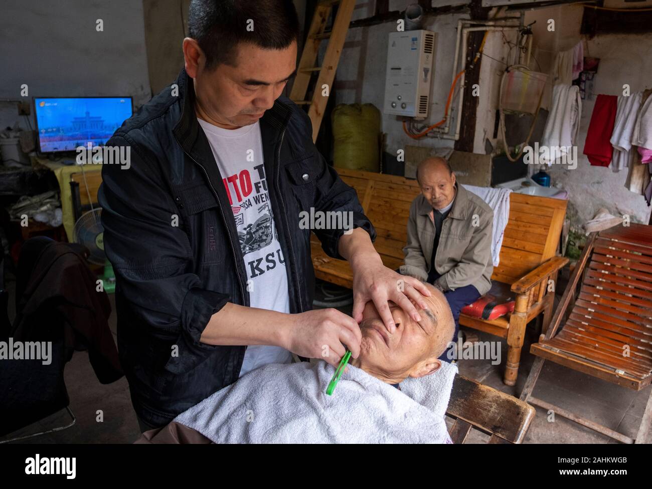 Einen Friseur in der Alten Stadt Pingle, Sichuan, China Stockfoto