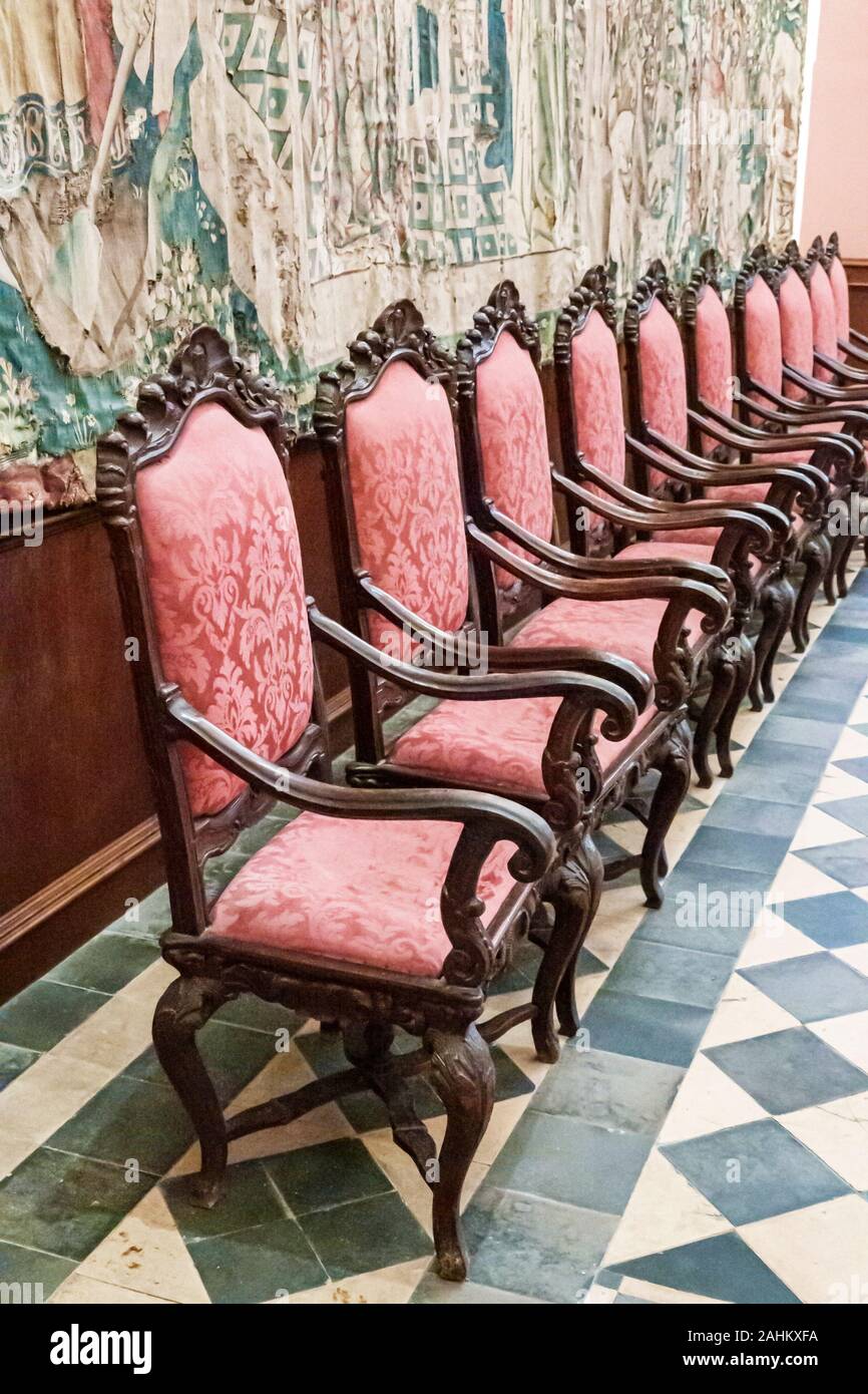 Tarragona Spanien Hispanic Catalonia Metropolitan Cathedral Basilica,Catedral Basilica,Katholische Kirche,innen,Kapitelsaal,Stühle,roter Brokat,Barockstr Stockfoto