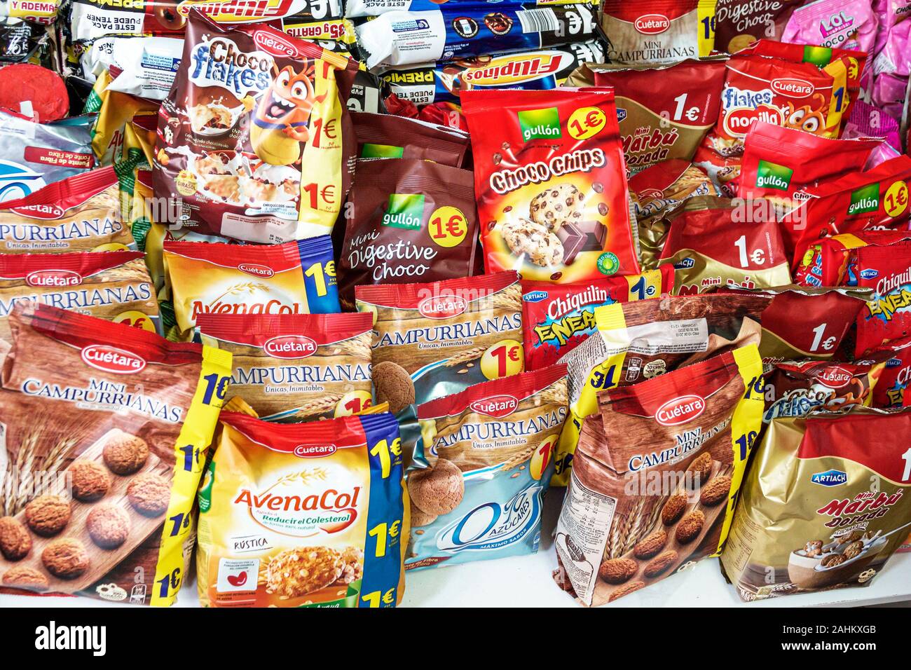 Tarragona Spanien Hispanic Catalonia Snack Food, Frühstück Cerealien Cookies, Cuetara, Gullon, Marken, Markt, Display Sale, Convenience Store, 1 Euro Preis, ES1908 Stockfoto