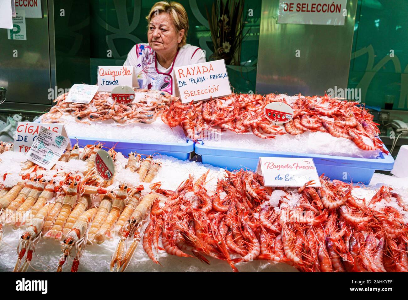 Valencia Spanien Hispanic, Ciutat Vella, Altstadt, historisches Viertel, Mercat Central, Zentralmarkt, innen, Verkaufsstand, Geschäfte, Meeresfrüchte, Regi Stockfoto