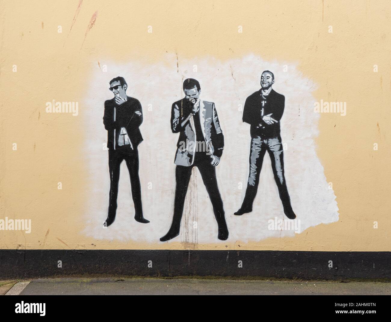 Teignmouth, Devon - 28. September 2019: Restauriert Wandbild der Gruppe Muse von Mos Shaw auf einer Wand in Teignmouth Stockfoto