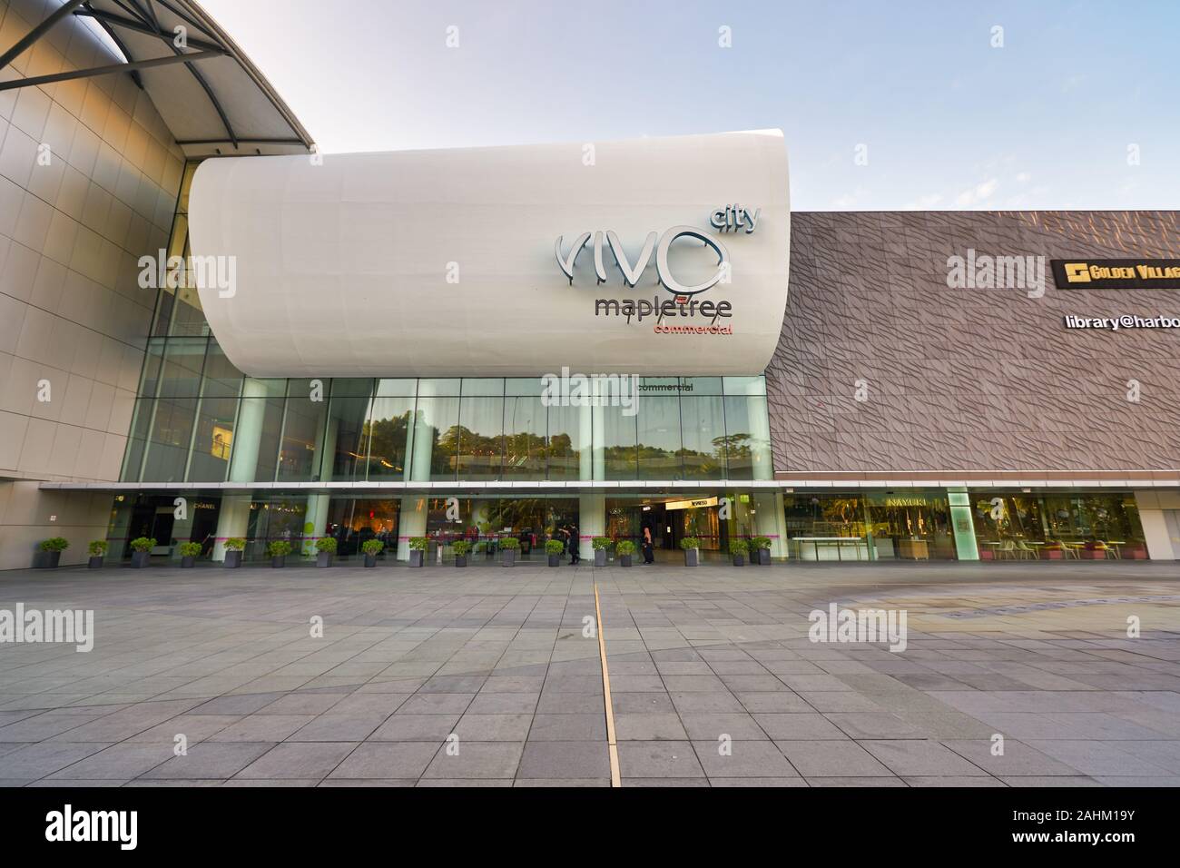 Singapur - ca. April, 2019: Blick auf VivoCity tagsüber builing. Stockfoto