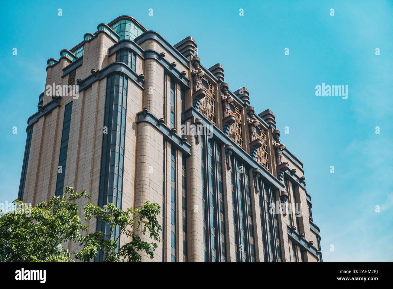 Die Oberseite der Art Deco Stil Parkview Square Hochhaus in der Innenstadt von Core Bereich Planung, Singapur Stockfoto