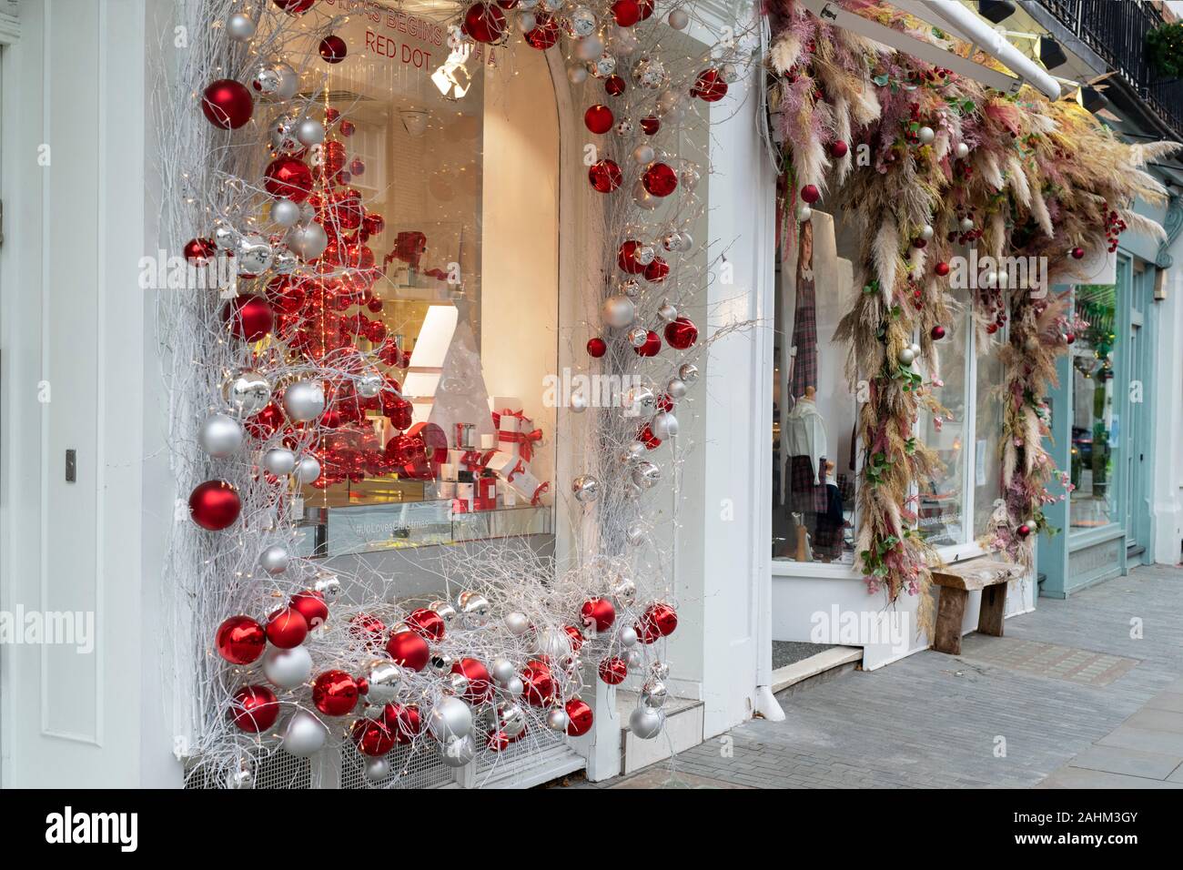 Jo liebt Shop chritsmas Fenster anzuzeigen. Elizabeth Street, Belgravia, London, England Stockfoto
