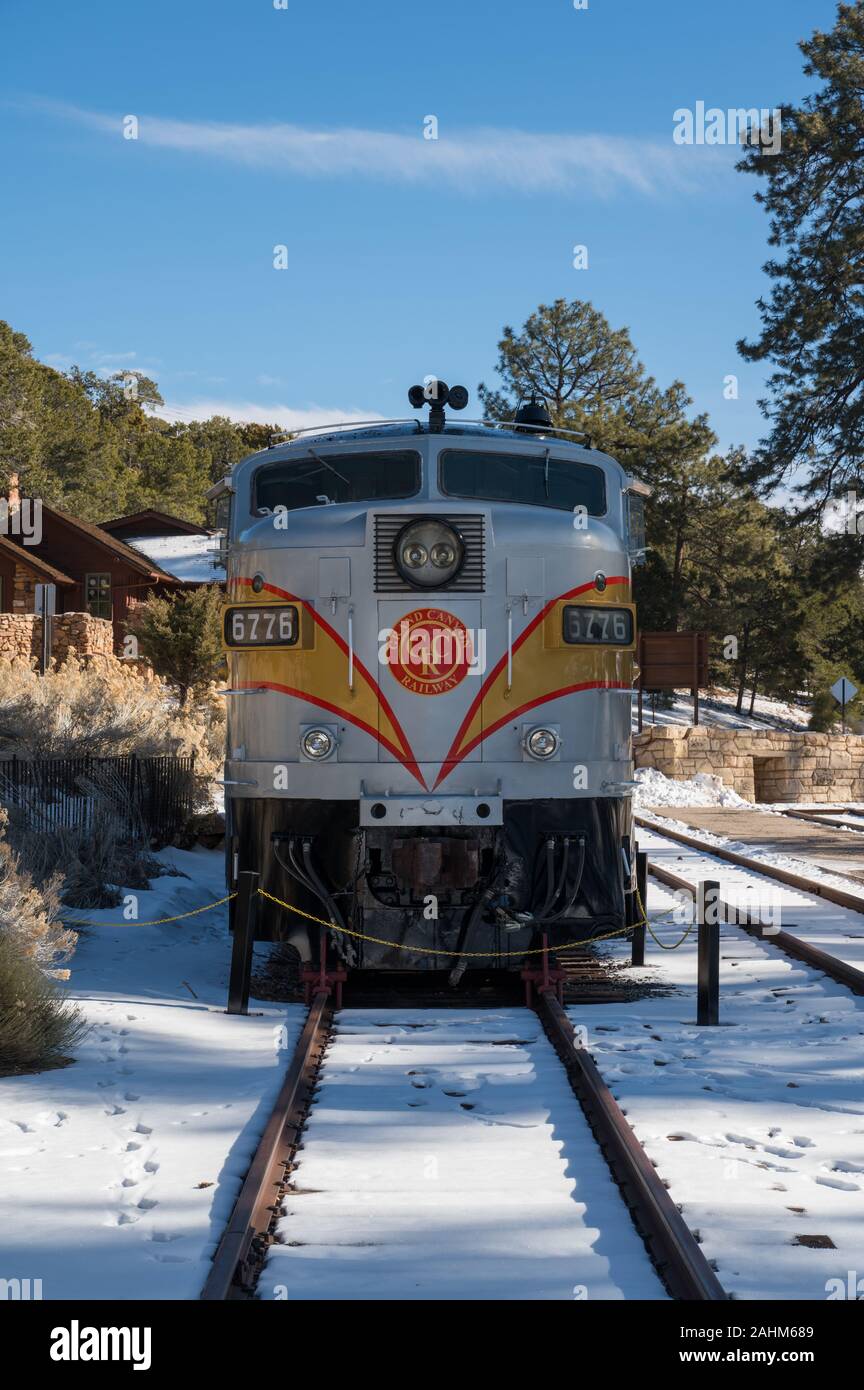 Grand Canyon Railway train Lokomotive im Winter schnee Stockfoto