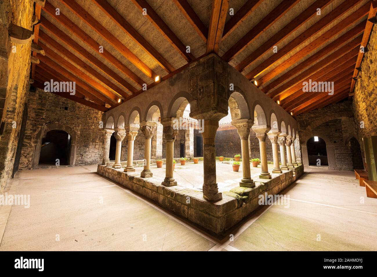 Kreuzgang. Sant Pere de Casserres Kloster. Osona Region. Provinz Barcelona. Spanien Stockfoto