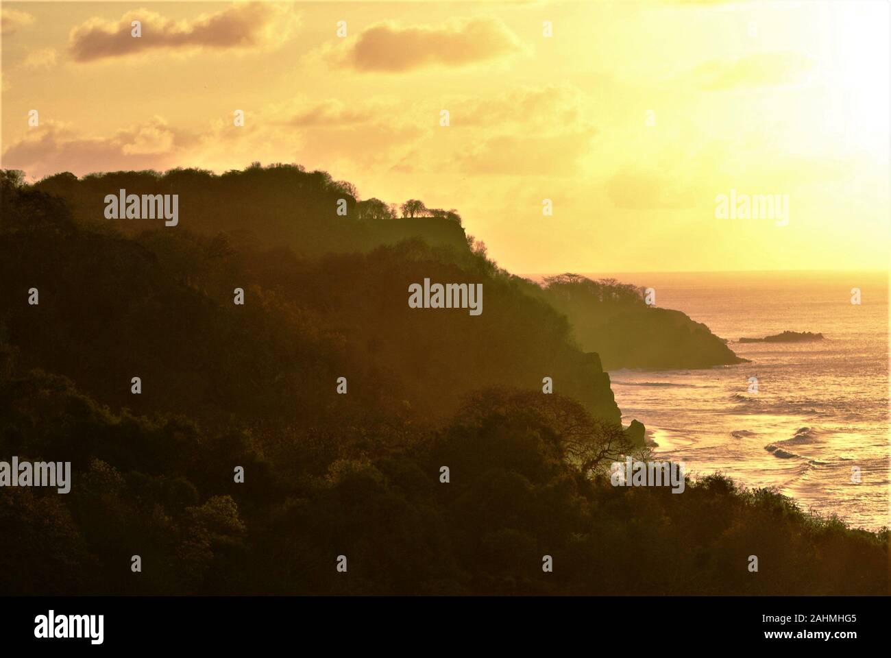 Sonnenuntergang Sonnenaufgang auf eine Landschaft Blick auf der Insel Fernando de Noronha Stockfoto
