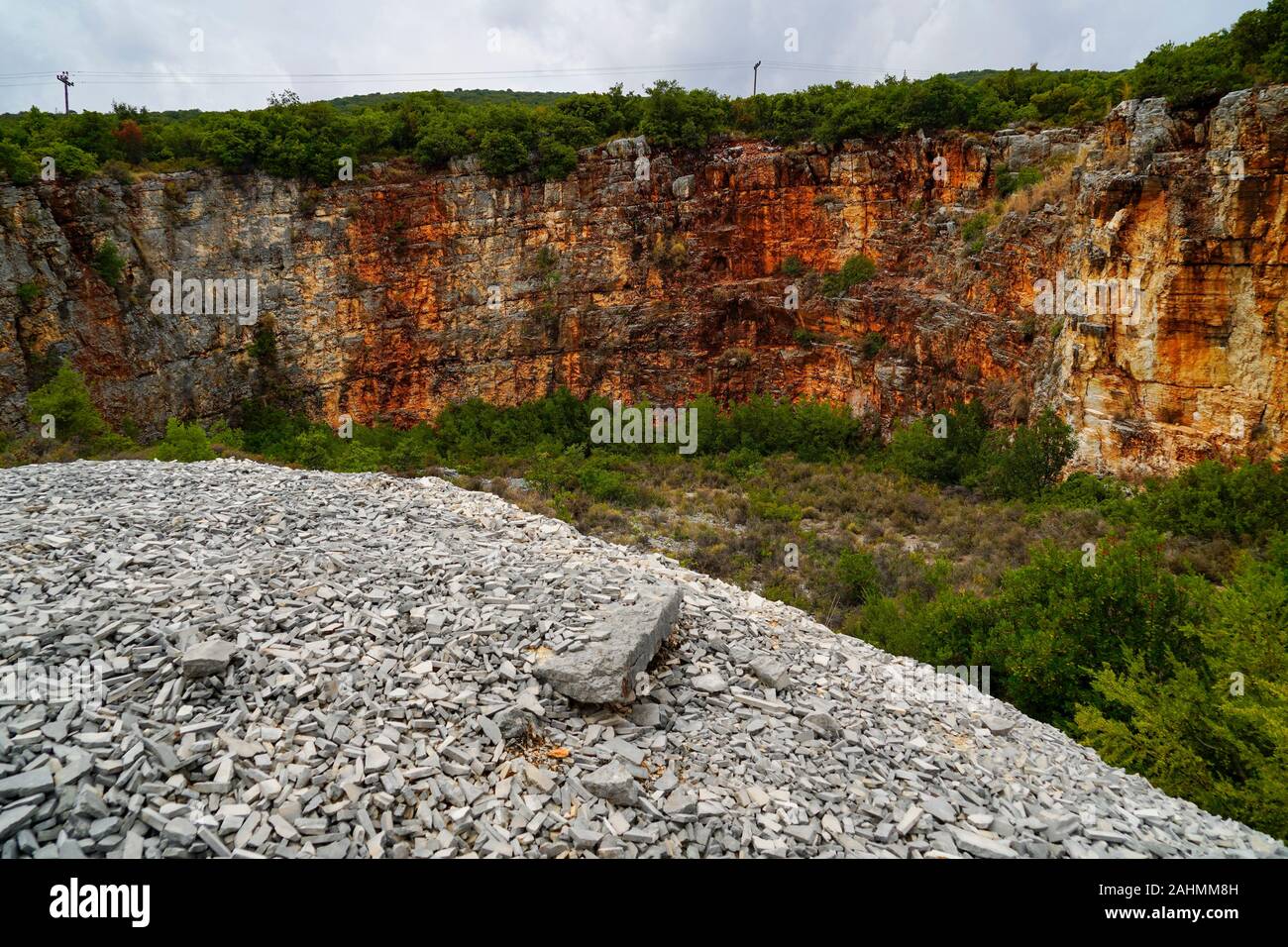 Einen verlassenen Steinbruch auf der griechischen Insel Kefalonia, Ionische Meer, Griechenland Stockfoto