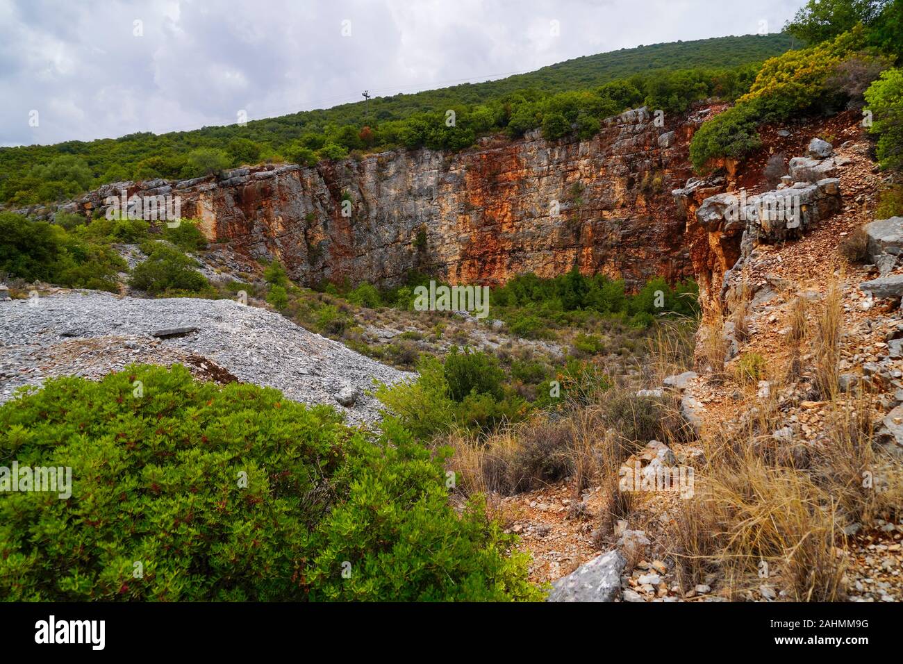 Einen verlassenen Steinbruch auf der griechischen Insel Kefalonia, Ionische Meer, Griechenland Stockfoto