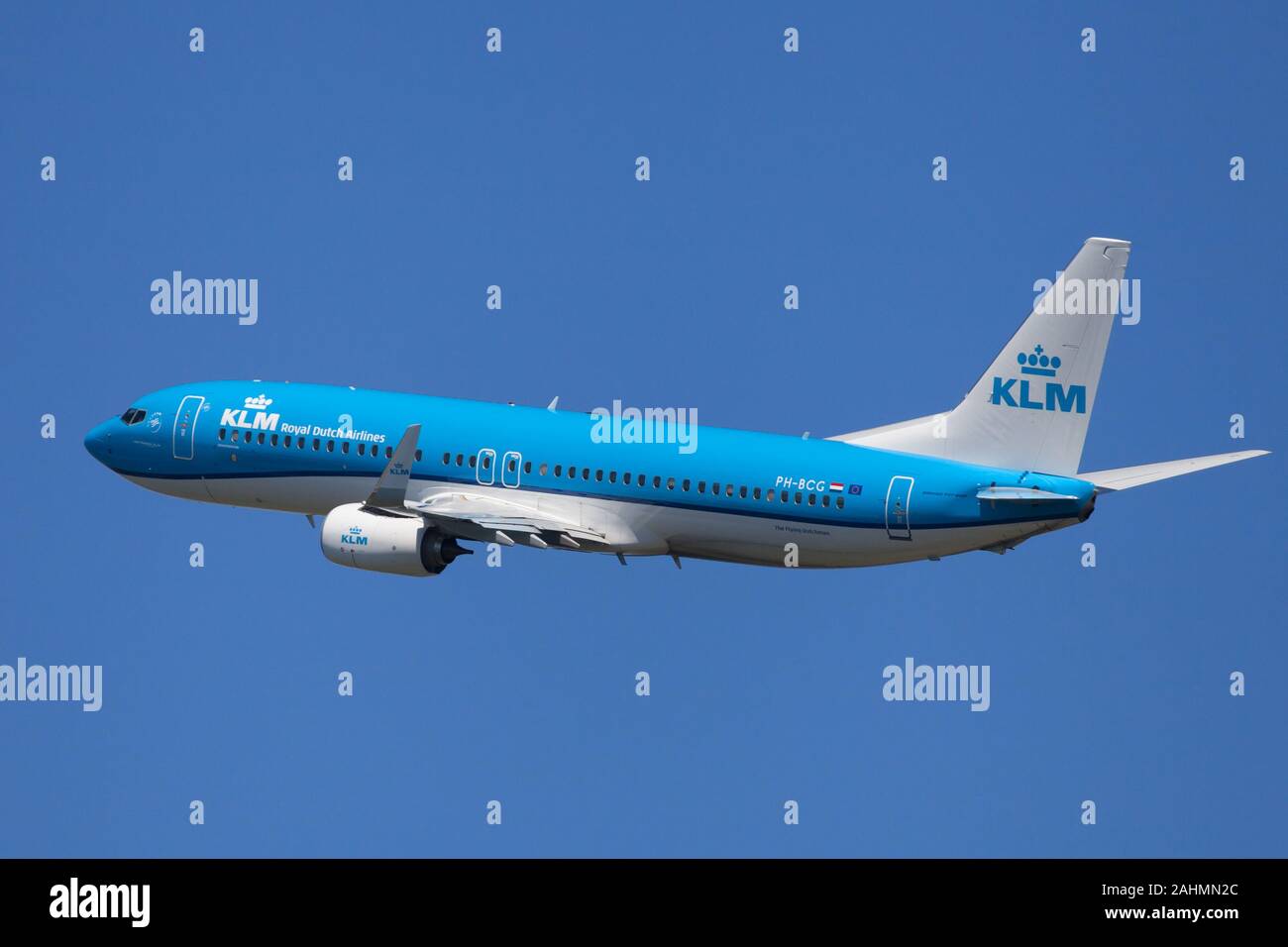 Barcelona, Spanien - Juni 02, 2019: KLM Boeing 737-800 Bankgeschäft nach Weg vom Flughafen El Prat in Barcelona, Spanien. Stockfoto