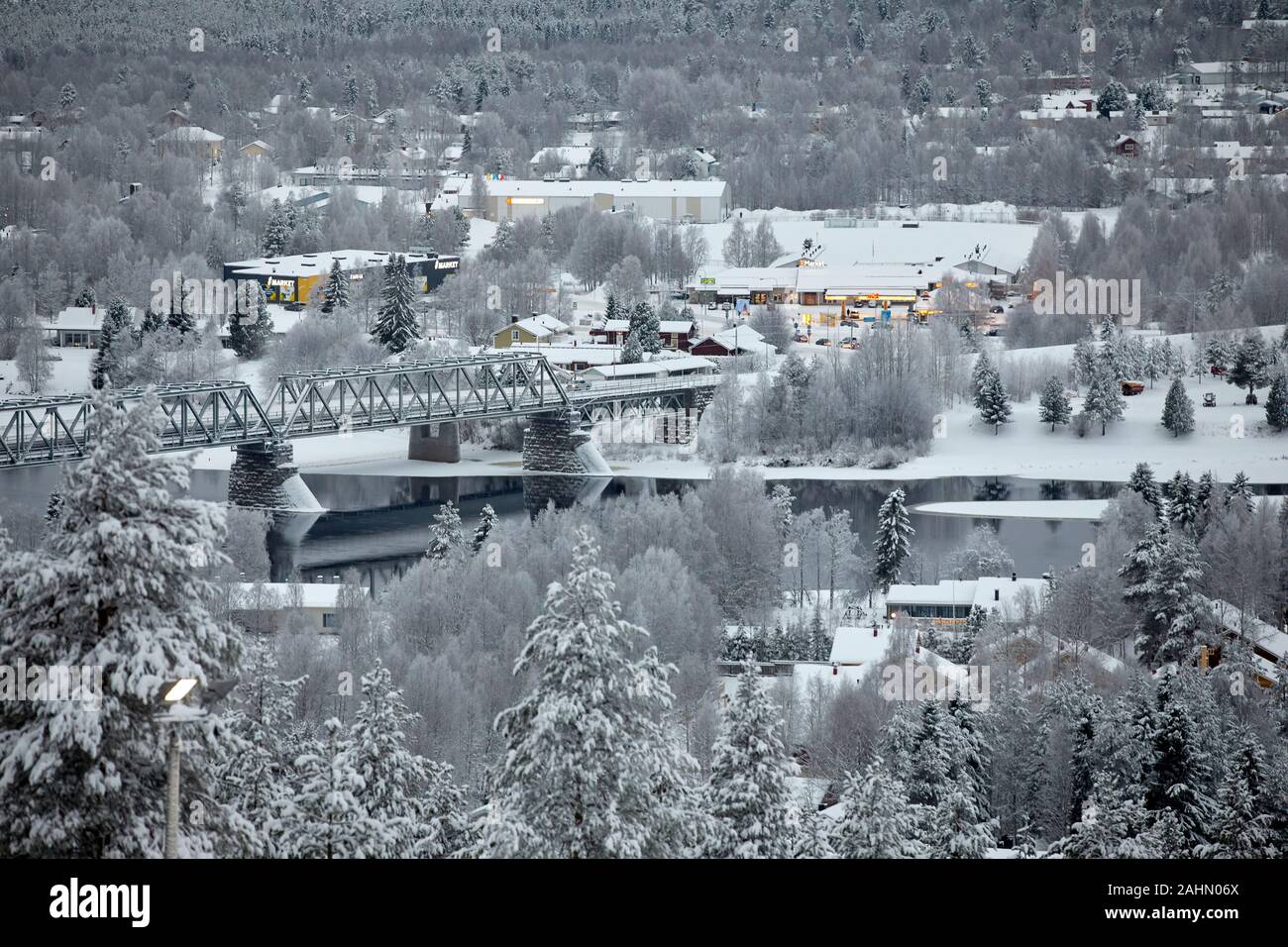 Finnische Rovaniemi eine Stadt in Finnland und der Region Lappland, den Blick vom Hügel in Richtung Karvonranta und der Fluss Kemijoki Stockfoto