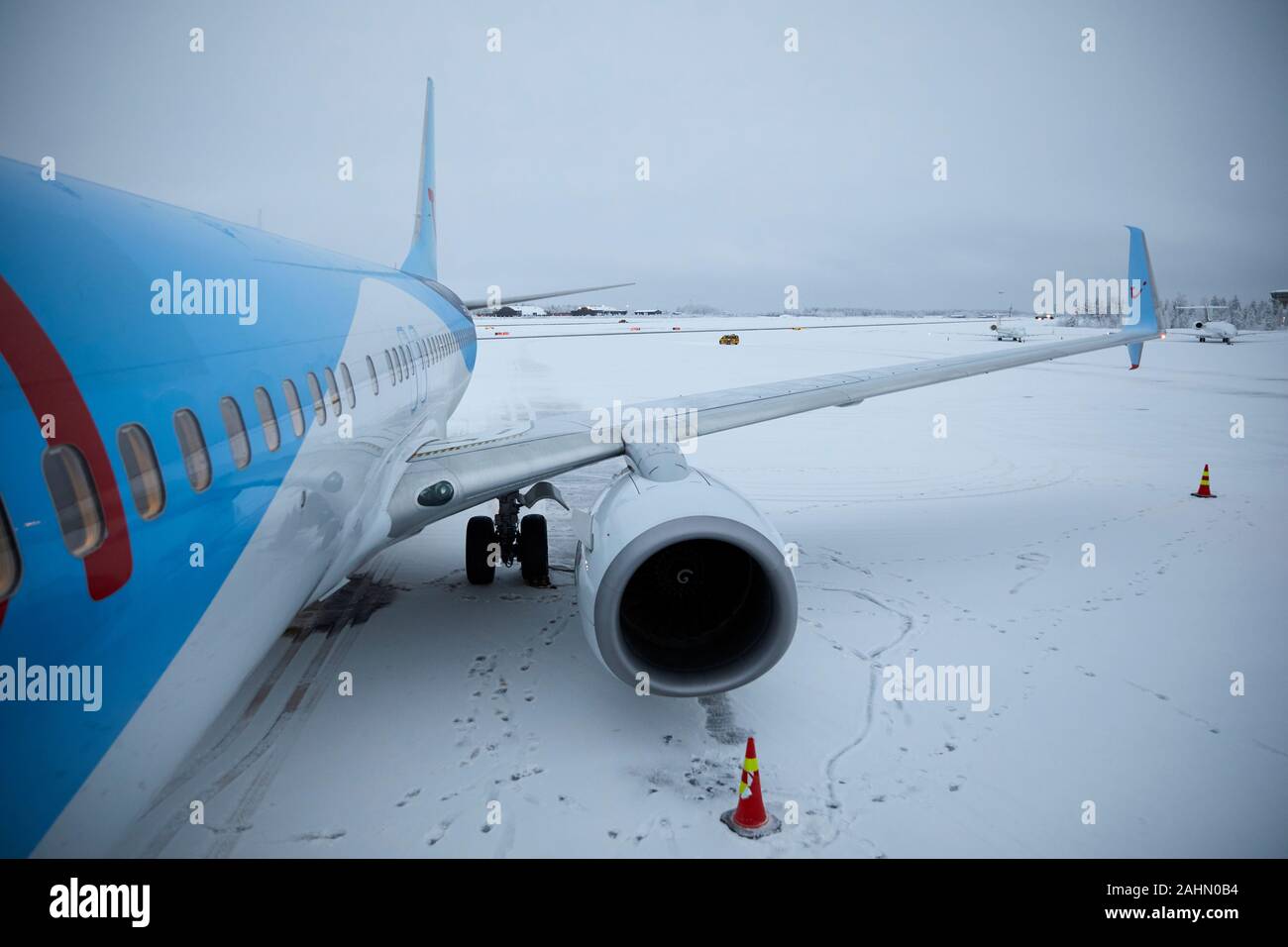 Finnische Rovaniemi eine Stadt in Finnland und der Region Lappland, TUI 737 800 von Boeing auf den verschneiten Flughafen Stockfoto