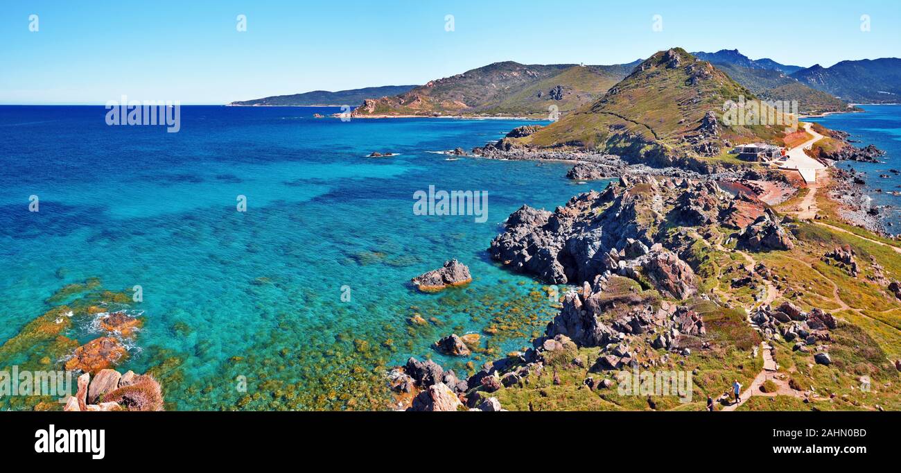 Panorama von Parata Halbinsel im Westen von Korsika aus der genuesische  Turm von Parata Pointe gesehen. Medeteranean sehen und Küste der westlichen  Korsika sind im Bac Stockfotografie - Alamy