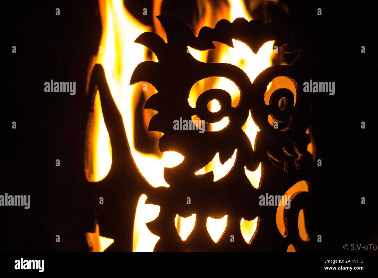 Feuer & Eis - Fotos mit Feuer hinter Eis Glänzende helle Stockfoto