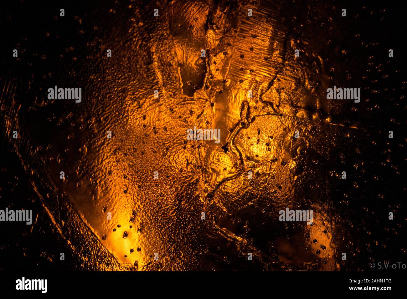 Feuer & Eis - Fotos mit Feuer hinter Eis Glänzende helle Stockfoto