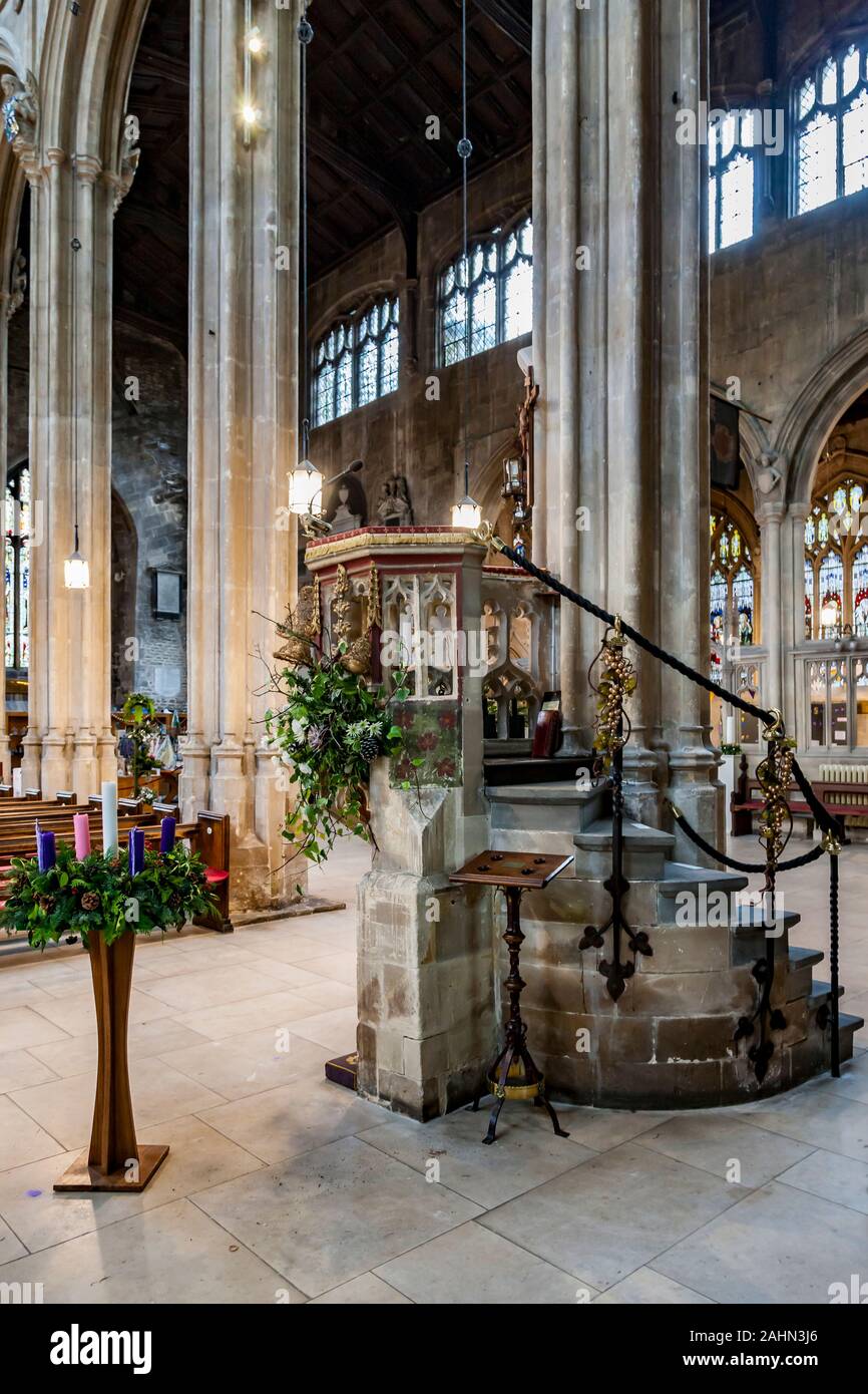 Blick auf die Innenseite des Hl. Johannes Baptist, Cirencester, Gloucestershire, England, UK. Stockfoto