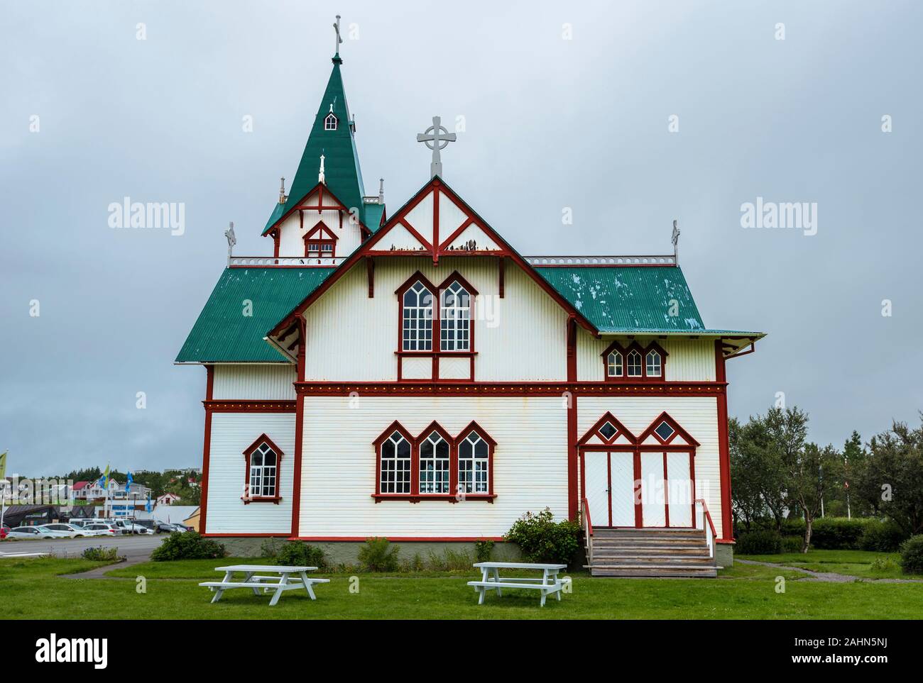 Husavik, Island - 16 Juli, 2018 Holzkirche in Husavik Stadt in Nordurting Gemeinde an der Nordküste Islands. Stockfoto