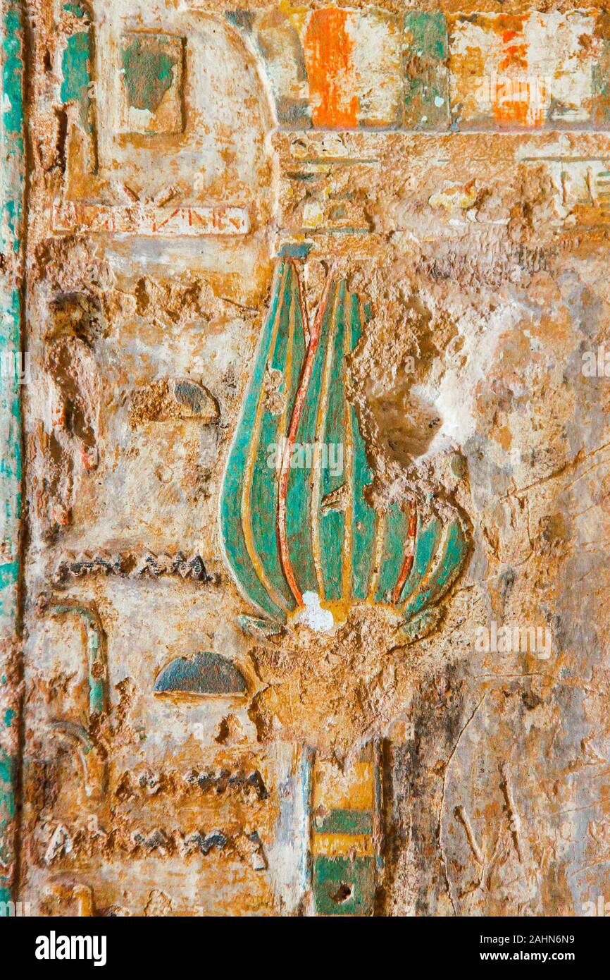Mitte Ägypten, Deir el Bersha, das Grab von Djehutyhotep stammt aus dem Reich der Mitte. Hauptraum, Detail von einem Kiosk Pol in Form eines Lotus Bud. Stockfoto