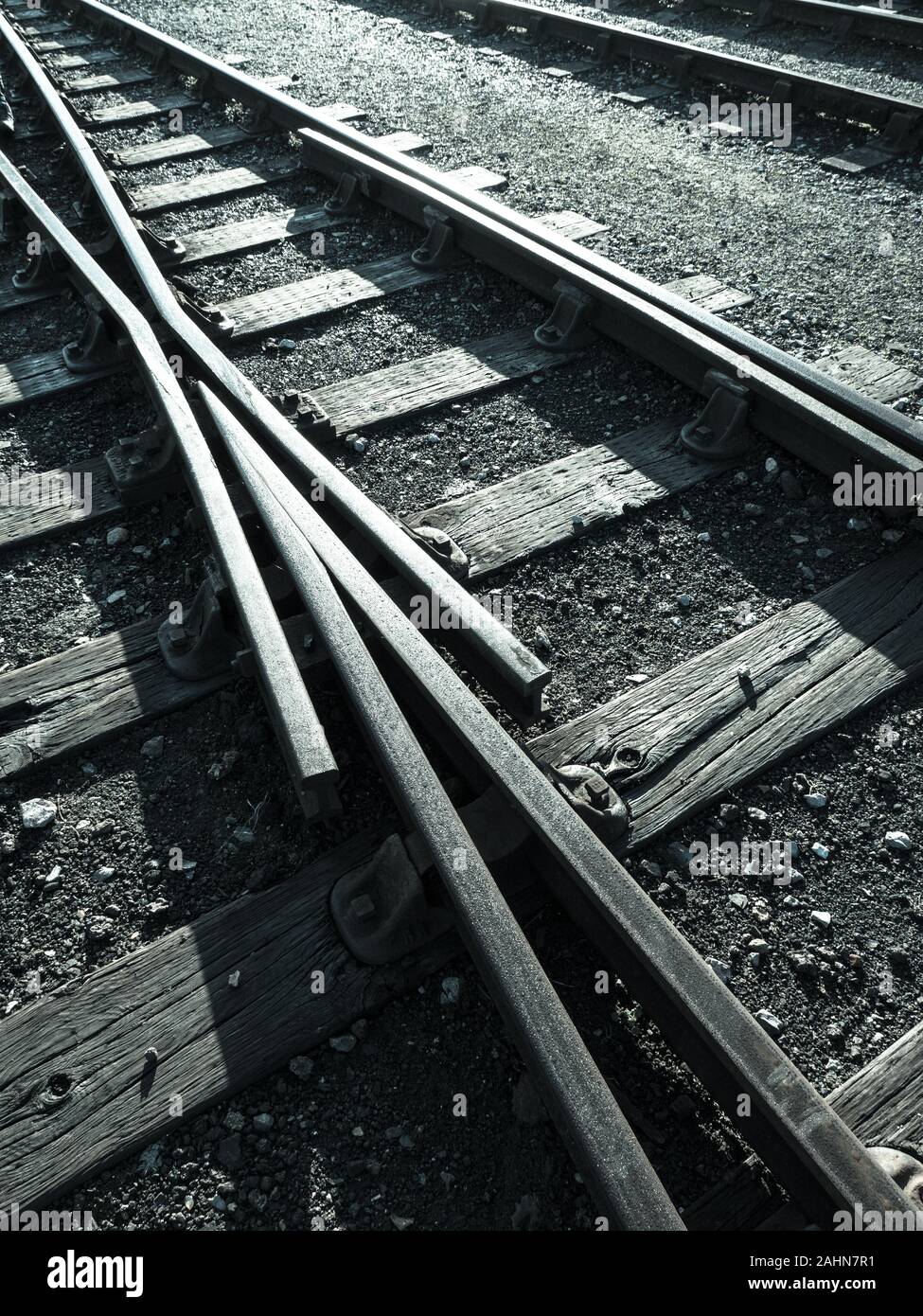 Schwarze und Weiße abstrakte Landschaft von Bahnstrecken, Didcot Railway Centre, Didcote, Oxfordshire, England, UK, GB. Stockfoto