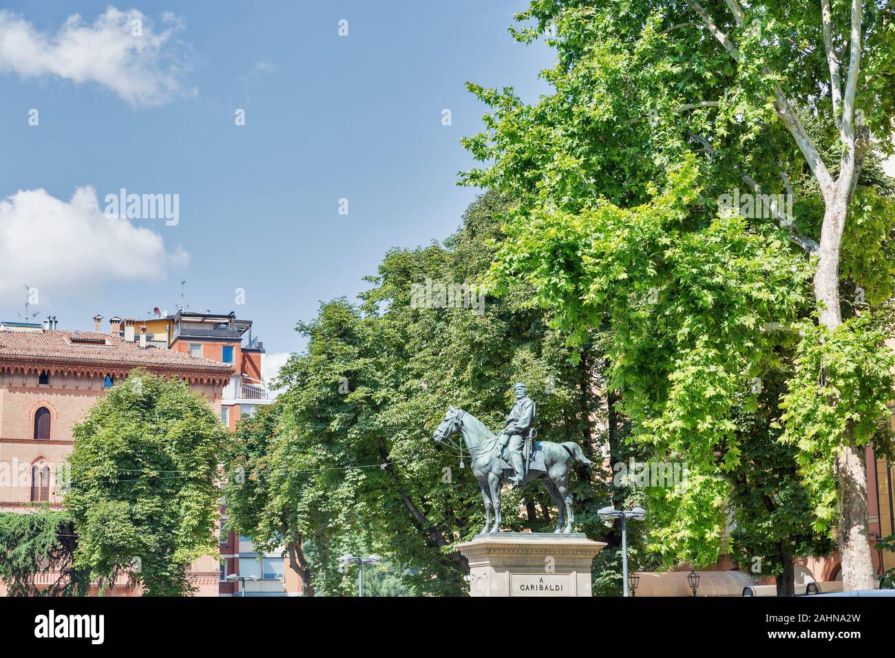 Garibaldi Statue im städtischen Umfeld. Bologna, Italien. Stockfoto