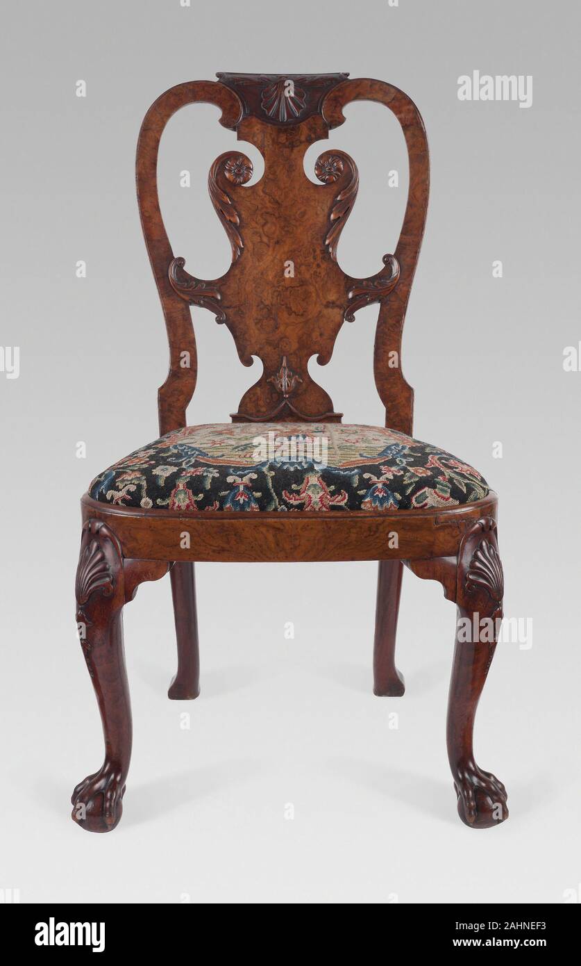 Giles Grendey. Side Chair. 1735 - 1745. England. Nussbaum und aus dem 18. Jahrhundert Austausch Polster einen Geschmack für neue und stilvolle Einrichtung von Continental Mode inspiriert eine herausragende Rolle in der Entwicklung des Designs im 18. Jahrhundert spielte Großbritannien. Der wachsende Reichtum von Aristokraten, sowie von einer wachsenden Mittelschicht eine wachsende Anzahl von britischen und ausländischen Handwerkern nach London zog. Einer der größten und verkehrsreichsten Tischlerei Unternehmen in der Stadt war, dass von Giles Grendey. In Betrieb von 1716 bis 1766, Grendy's Werkstatt betreut sowohl an einen inländischen Kundschaft sowie als Exportmarkt. Stockfoto