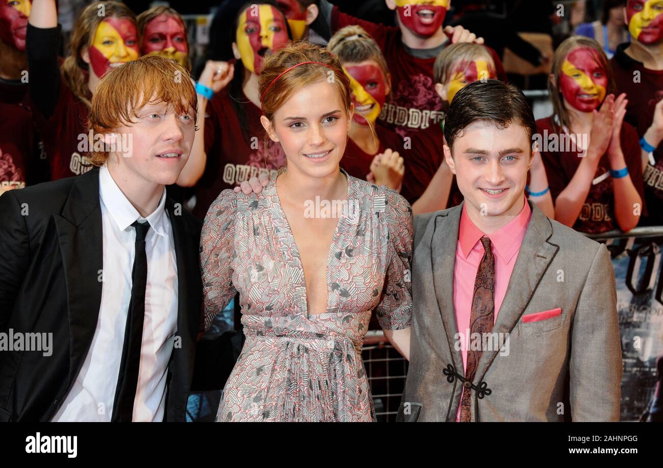 pic Emma Watson Daniel Radcliffe 2021 https www alamy de rupert grint emma watson daniel radcliffe premiere von harry potter und der halbblutprinz odeon und empire leicester square london grossbritannien image337924848 html