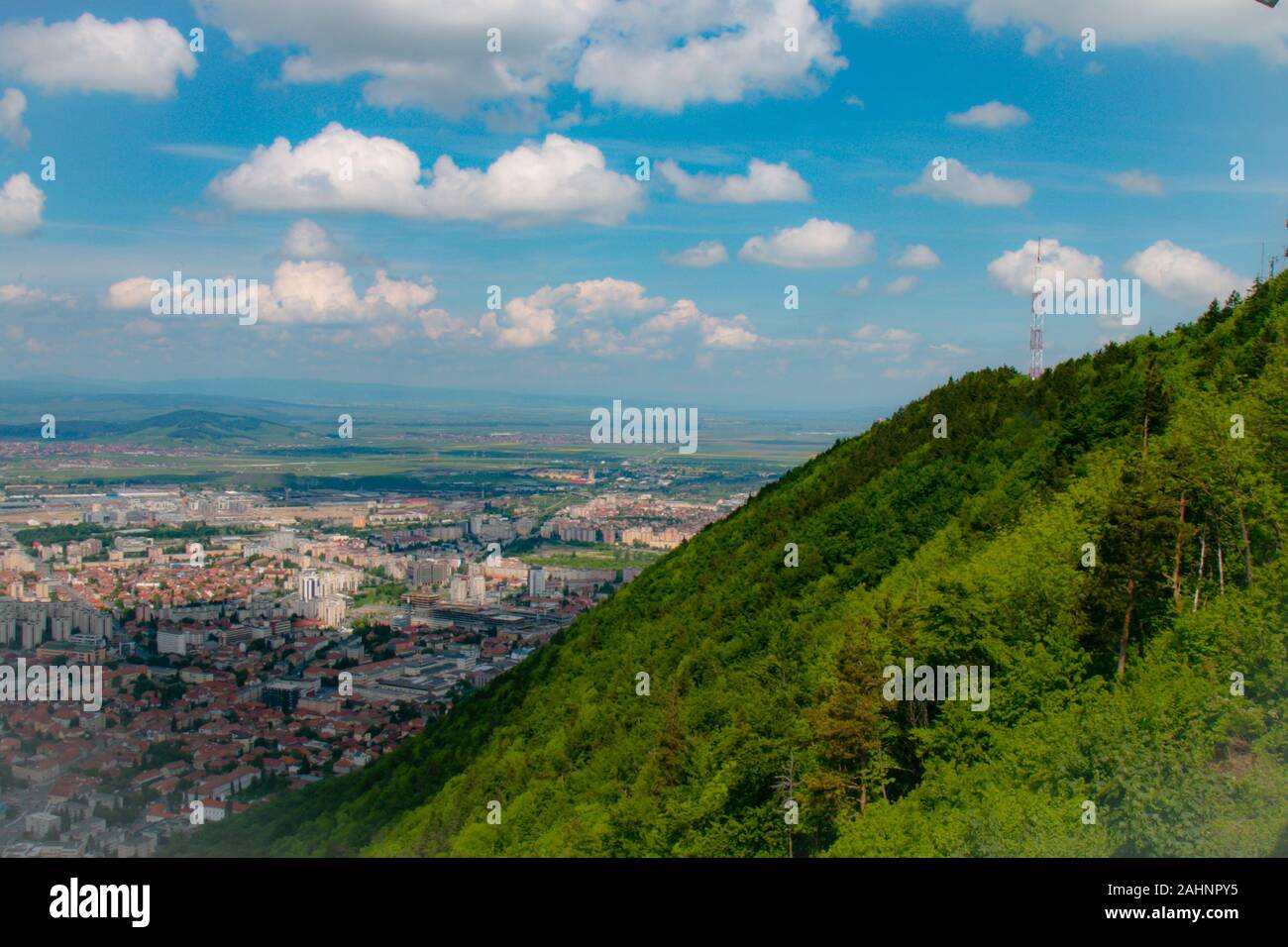 Carpati Berg Luftaufnahme der Stadt Btasov, Rumänien Stockfotografie - Alamy