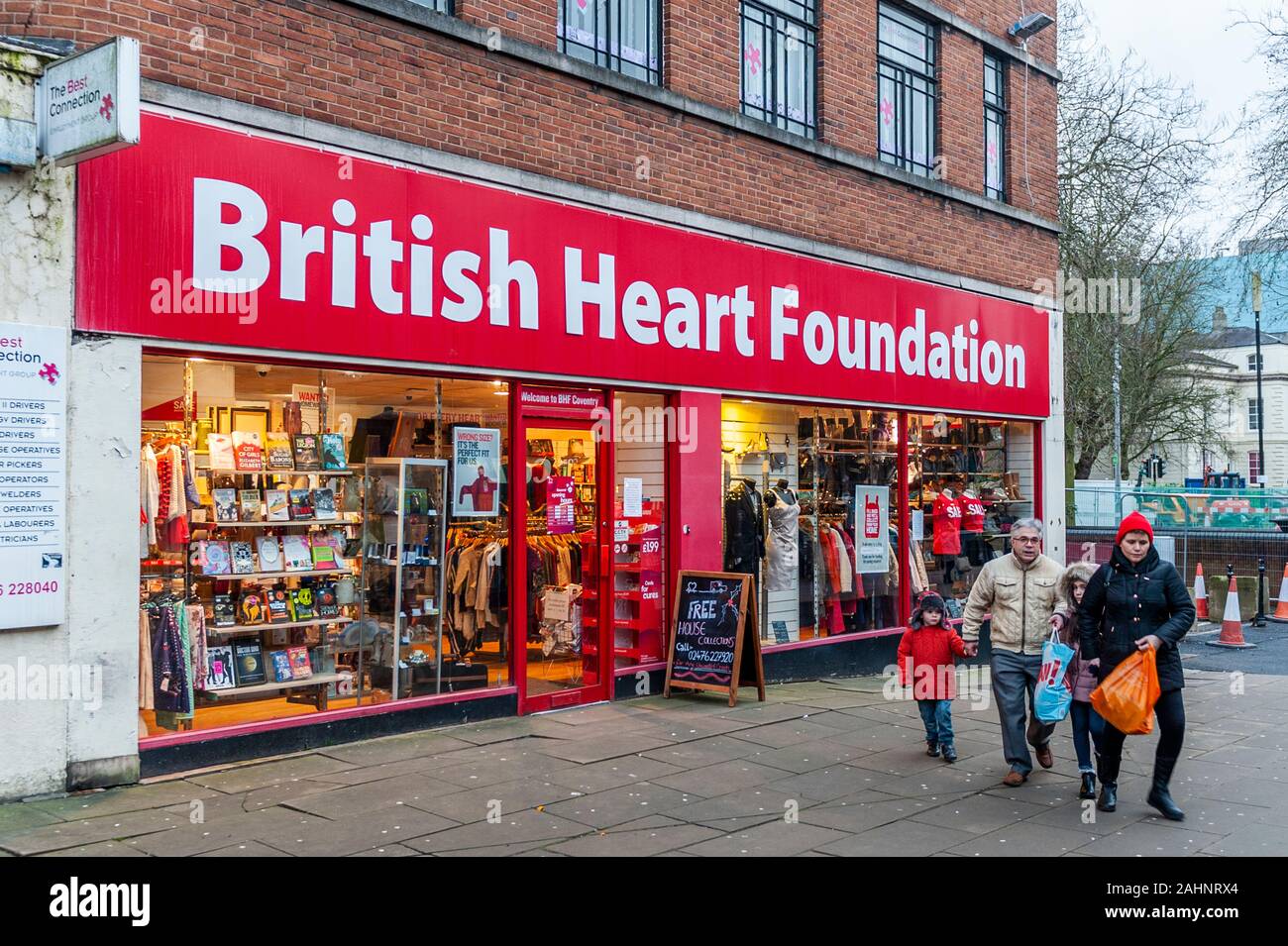 British Heart Foundation Charity Shop im Stadtzentrum von Coventry, West Midlands, Großbritannien. Stockfoto
