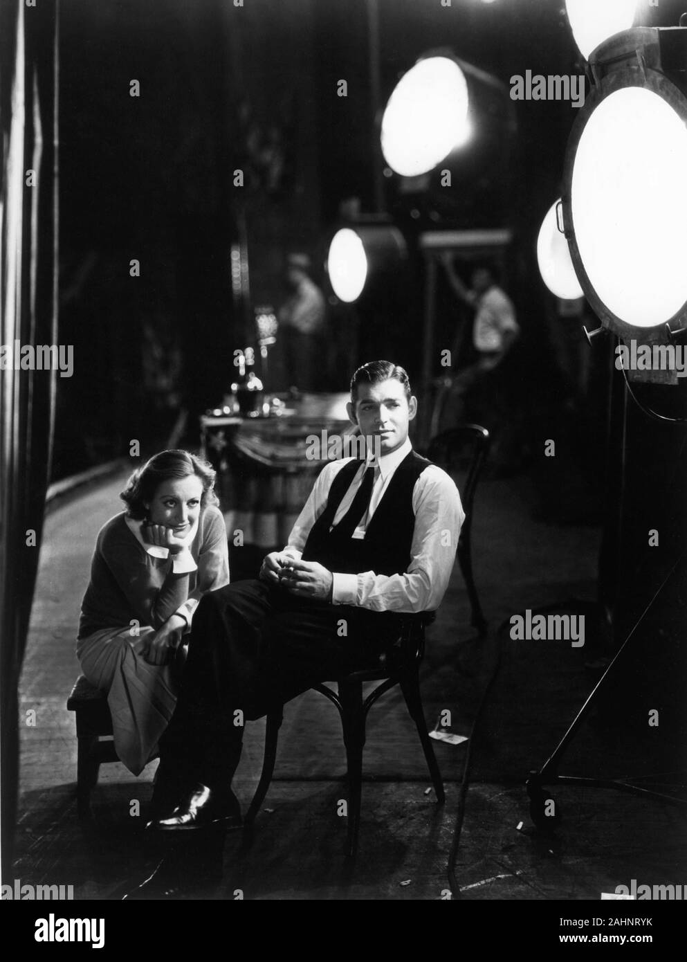 JOAN CRAWFORD und Clark Gable auf offener Satz während der Dreharbeiten von besaß 1931 Regisseur Clarence Brown Metro Goldwyn Mayer Stockfoto