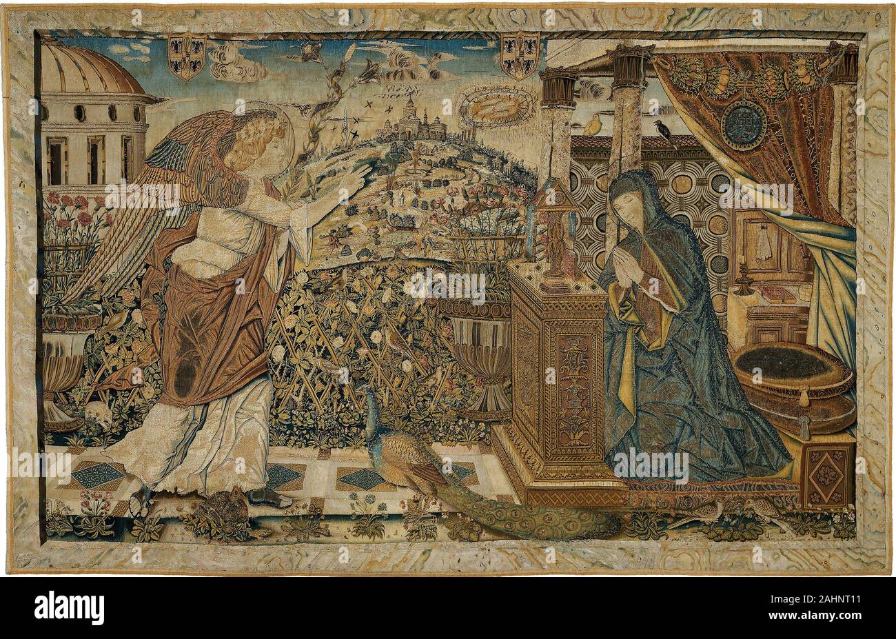 Kreis von Andrea Mantegna (Designer). Die Verkündigung. 1484 - 1519. Mantua. Wolle, Seide, und vergoldete und versilberte-metal-strip-wickelte Seide, Schlitz, ineinandergreifen und Verriegelung Gobelin-webart Eine der sehr wenigen italienischen Wandteppiche aus vor dem 1540s Überleben, der Verkündigung zeigt den Erzengel Gabriel der Jungfrau Maria verkündete, dass sie den Sohn Gottes tragen. Dies ist eine der heiligsten Veranstaltungen im christlichen Glauben, wie es am Anfang ist des Lebens Christi und die Fleischwerdung des Wortes. Die Szene ist aufgeladen mit Symbolik der Empfängnis wird durch die Taube - st vertreten Stockfoto