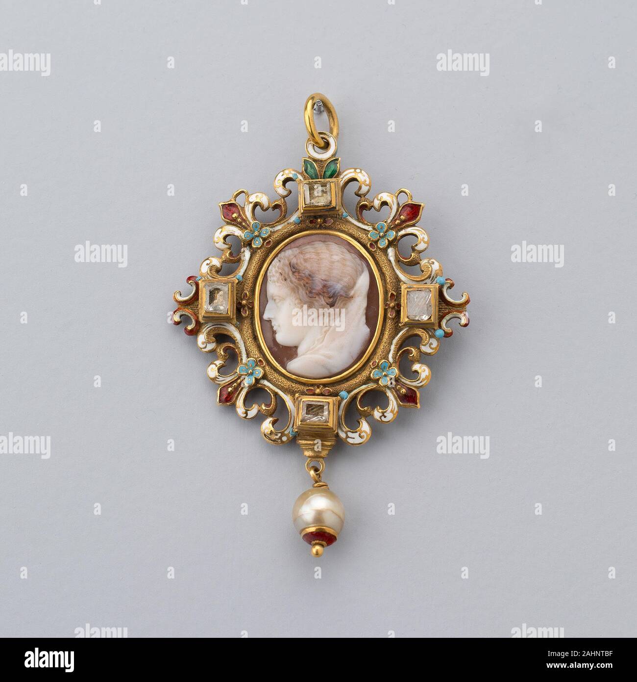 Duplex-einheit für Anhänger mit Cameo, Juno und Minerva. 1801 - 1900. Europa. Cameo agateFrame Emaille, Gold, Diamanten, und Pearl Stockfoto