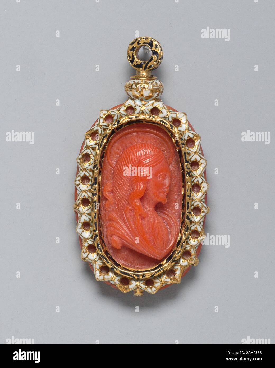 Duplex-einheit für Anhänger mit Jesus und der Jungfrau Maria. 1701 - 1800. Sicilia. Gold, Emaille, und Coral Stockfoto