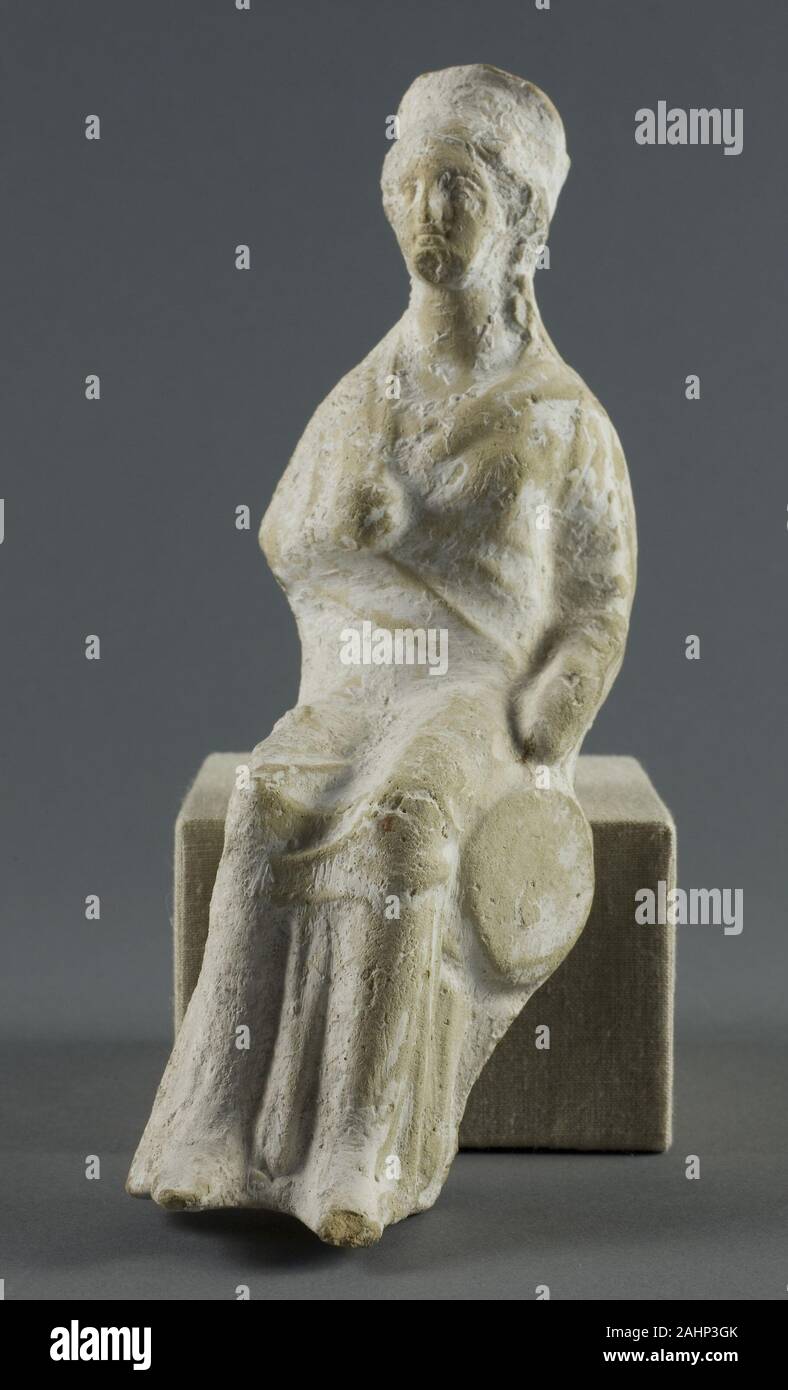 Antike Griechische. Statue einer sitzenden Frau. 400 v. Chr. - 350 v. Chr.. Griechenland. Terrakotta Stockfoto