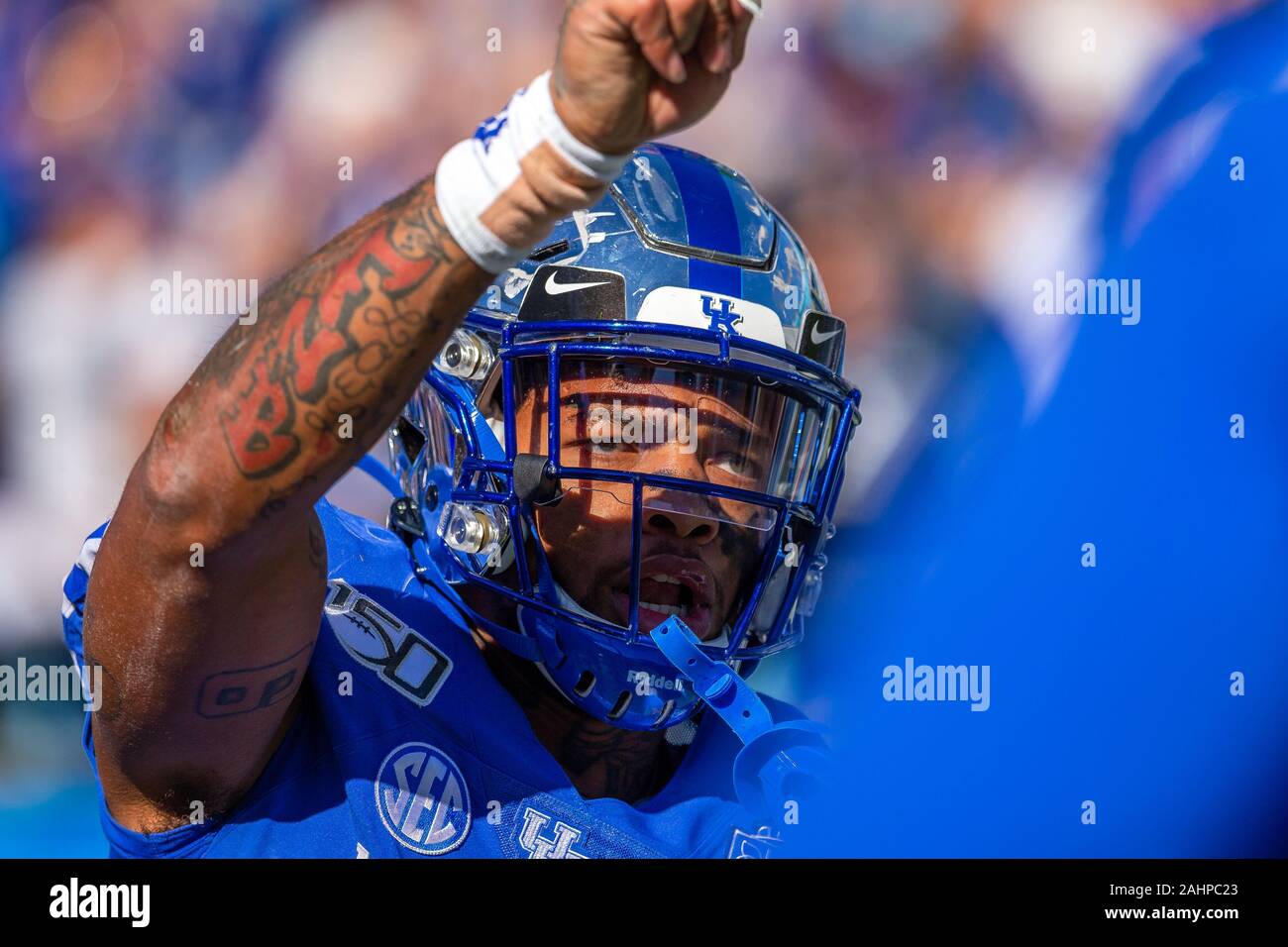 Dezember 31, 2019: Kentucky Wildkatzen wide receiver Lynn Bowden Jr. (1) feiert den Touchdown im ersten Quartal 2019 Belk Schüssel an der Bank von Amerika Stadium in Charlotte, NC. (Scott Kinser/Cal Sport Media) Stockfoto