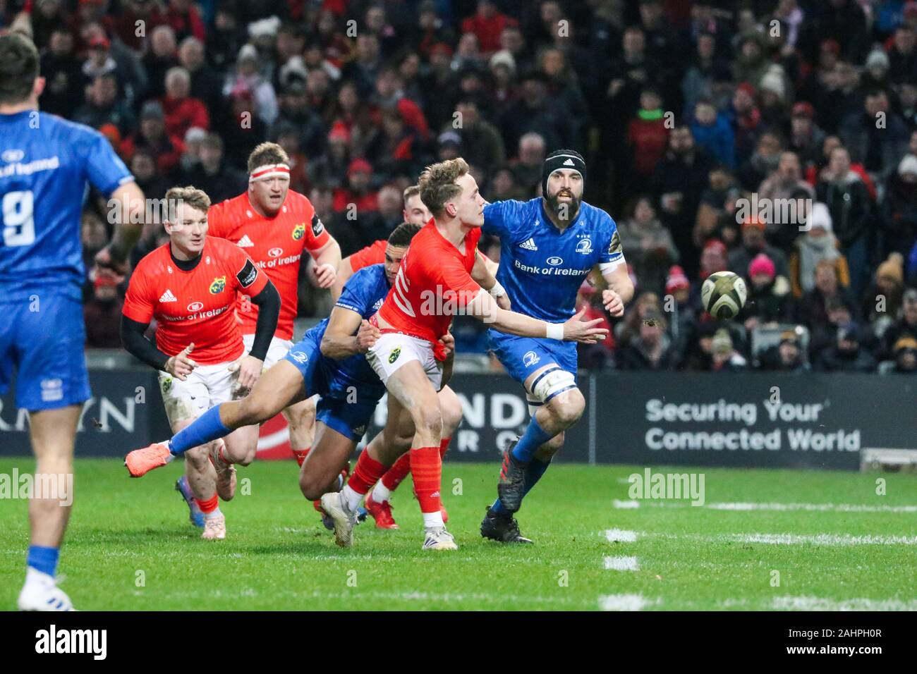 Dezember 28th, 2019, Cork, Irland: Aktion vom Pro 14-Munster Rugby versus Leinster Rugby Spiel im Thomond Park Stockfoto