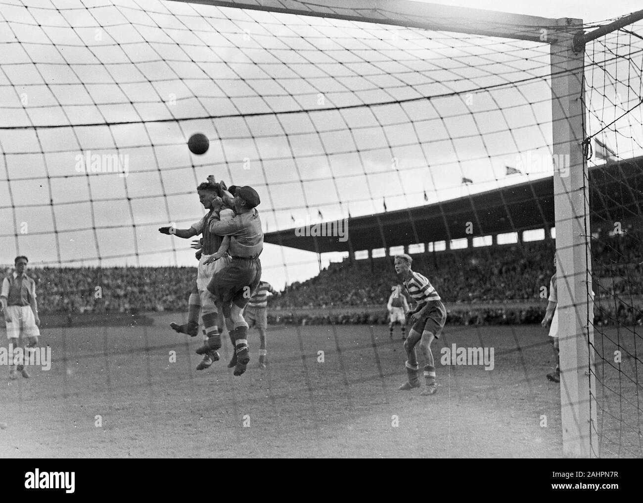 Historische niederländische Fußballer-Ajax gegen Xerxes 3-2 Ca. Oktober 18, 1947 Stockfoto